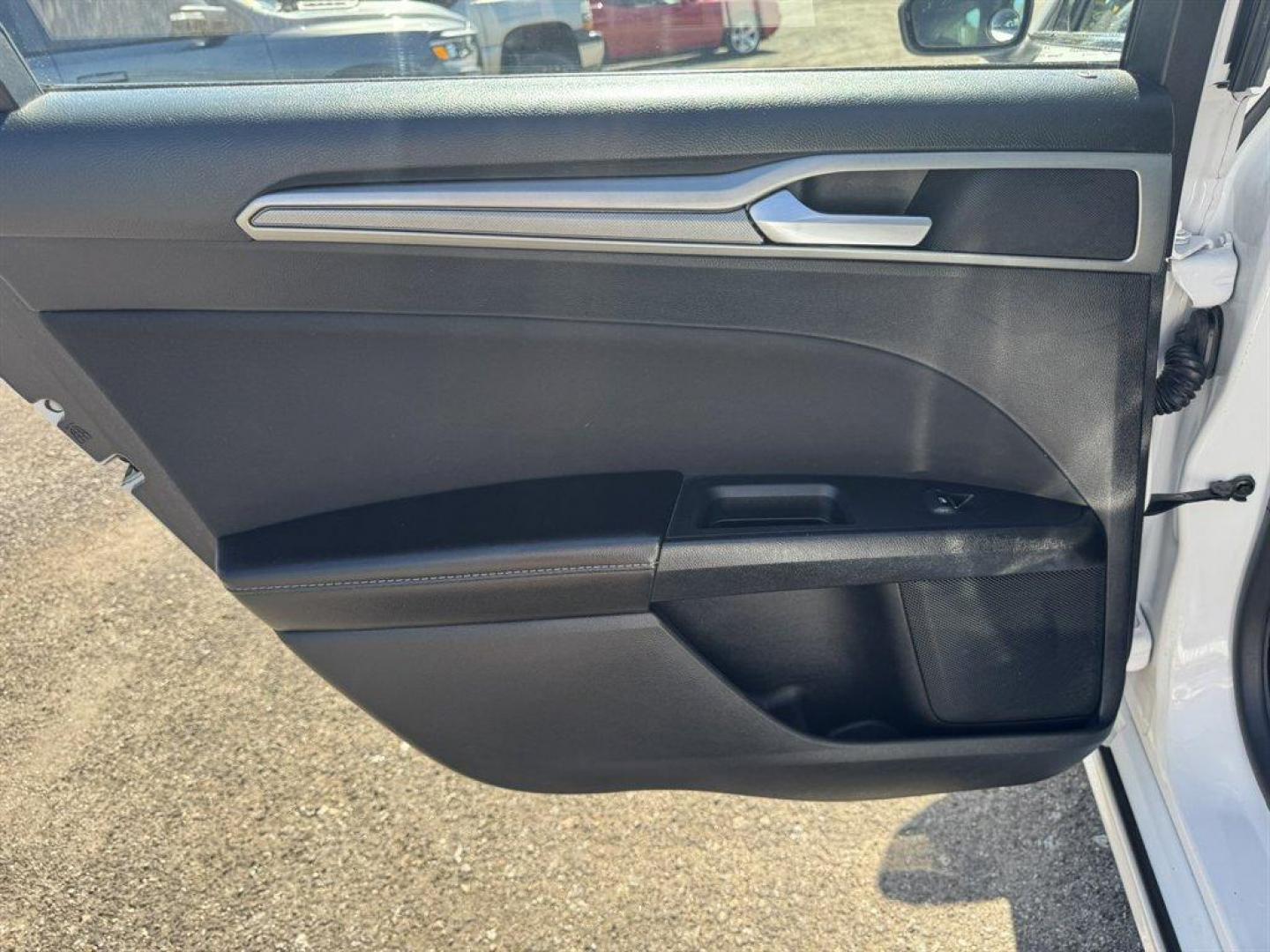 2020 White /Black Ford Fusion (3FA6P0HD8LR) with an 1.5l I-4 DI Dohc Ecoboost engine, Automatic transmission, located at 745 East Steele Rd., West Columbia, SC, 29170, (803) 755-9148, 33.927212, -81.148483 - Special Internet Price! 2020 Ford Fusion with AM/FM radio, Backup camera, Sunroof, Cruise control, Keyless entry, Push to start, Cloth interior, Powered windows, Powered door locks, Plus more! - Photo#24