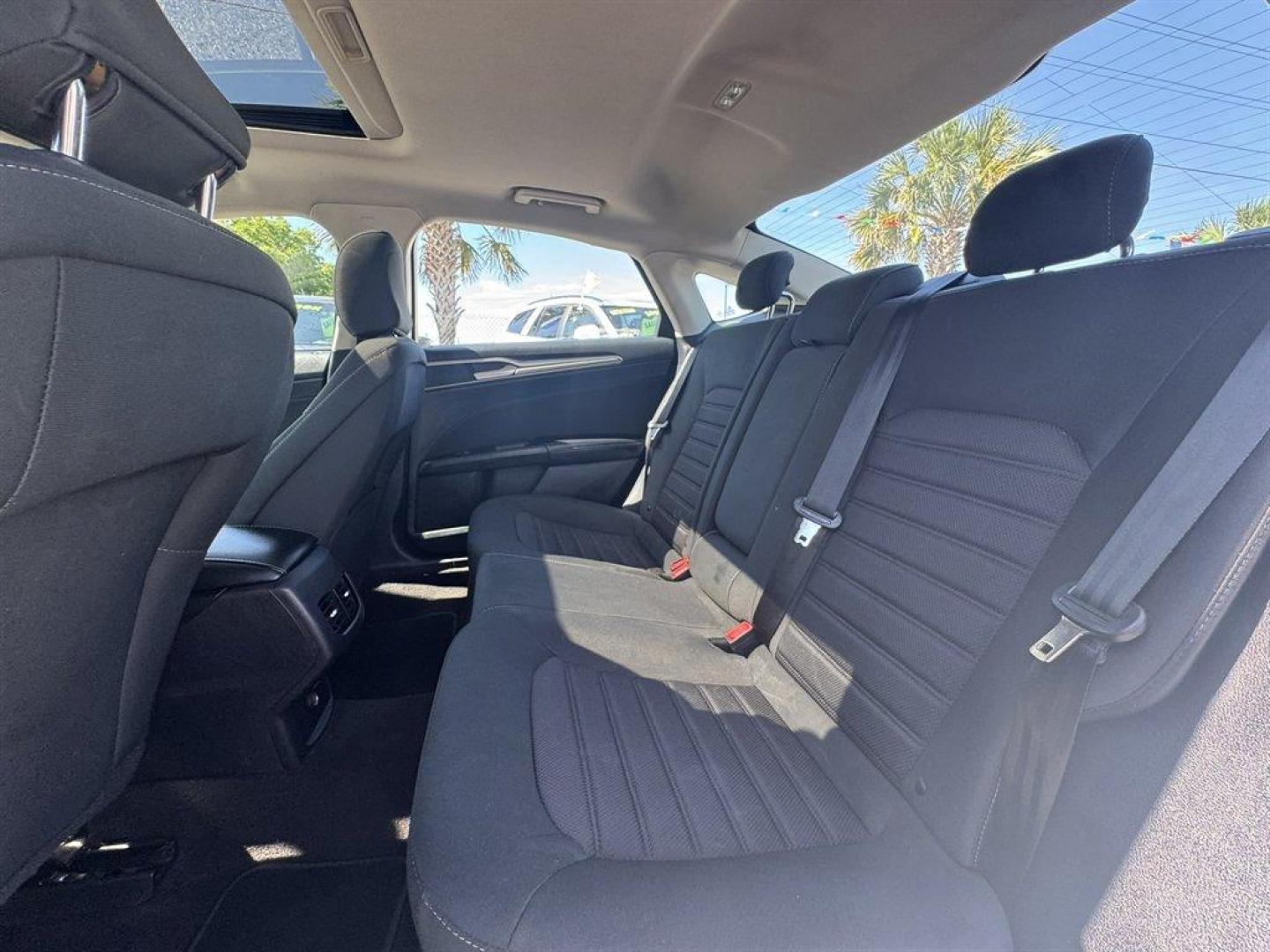 2020 White /Black Ford Fusion (3FA6P0HD8LR) with an 1.5l I-4 DI Dohc Ecoboost engine, Automatic transmission, located at 745 East Steele Rd., West Columbia, SC, 29170, (803) 755-9148, 33.927212, -81.148483 - Special Internet Price! 2020 Ford Fusion with AM/FM radio, Backup camera, Sunroof, Cruise control, Keyless entry, Push to start, Cloth interior, Powered windows, Powered door locks, Plus more! - Photo#25