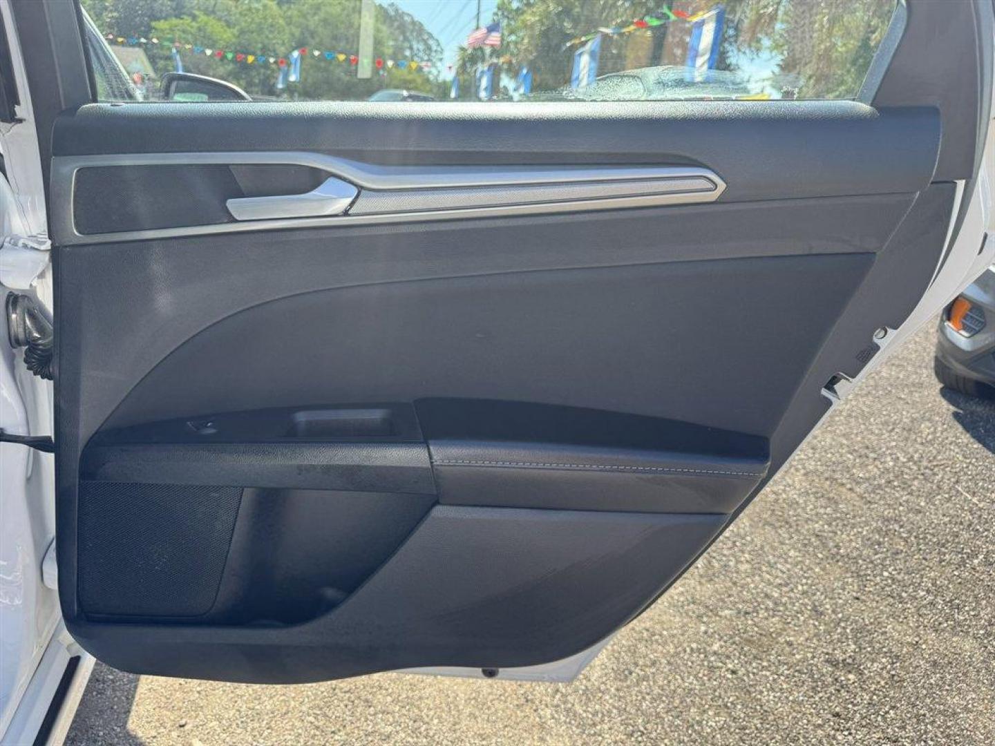 2020 White /Black Ford Fusion (3FA6P0HD8LR) with an 1.5l I-4 DI Dohc Ecoboost engine, Automatic transmission, located at 745 East Steele Rd., West Columbia, SC, 29170, (803) 755-9148, 33.927212, -81.148483 - Special Internet Price! 2020 Ford Fusion with AM/FM radio, Backup camera, Sunroof, Cruise control, Keyless entry, Push to start, Cloth interior, Powered windows, Powered door locks, Plus more! - Photo#26