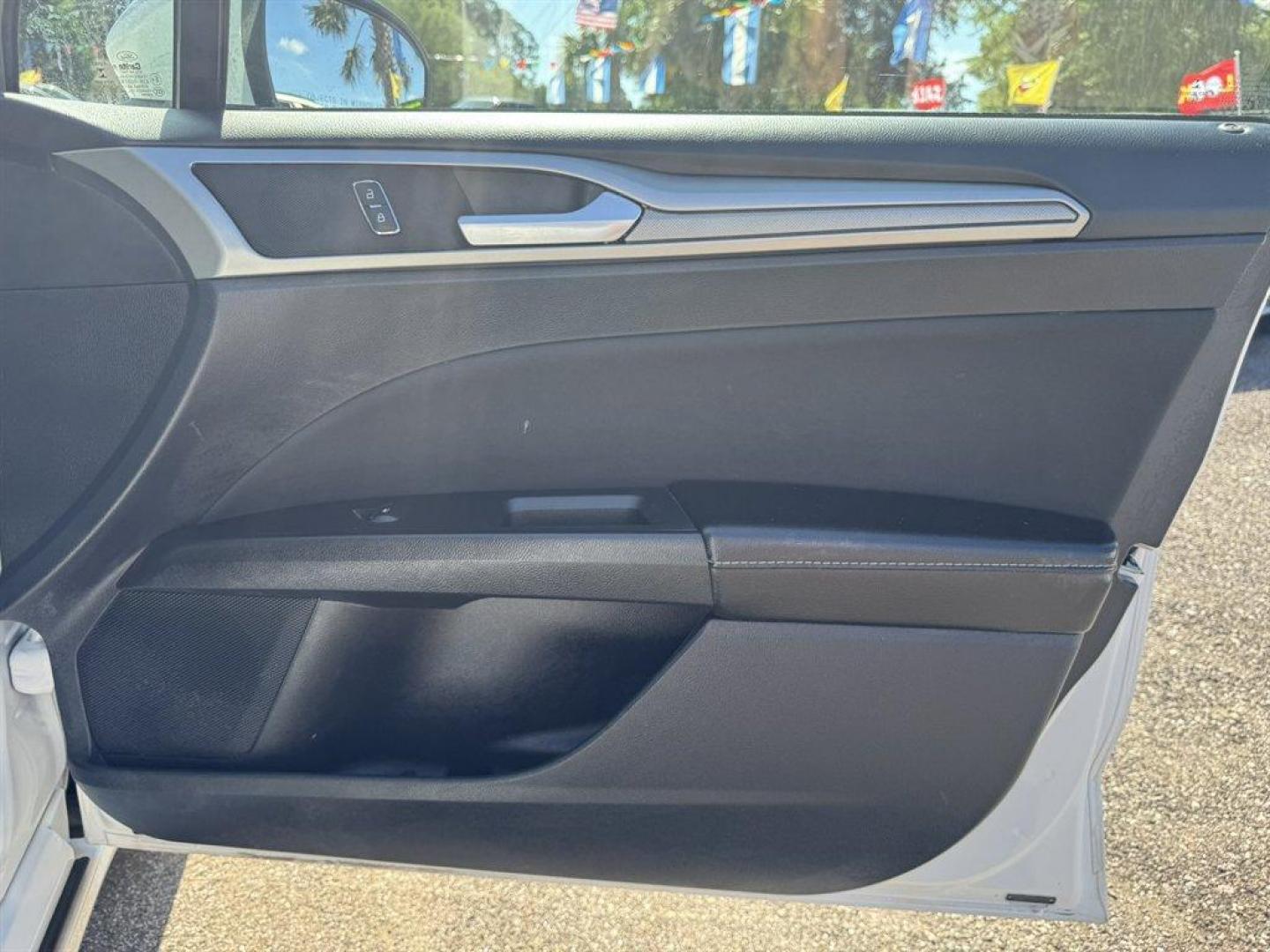 2020 White /Black Ford Fusion (3FA6P0HD8LR) with an 1.5l I-4 DI Dohc Ecoboost engine, Automatic transmission, located at 745 East Steele Rd., West Columbia, SC, 29170, (803) 755-9148, 33.927212, -81.148483 - Special Internet Price! 2020 Ford Fusion with AM/FM radio, Backup camera, Sunroof, Cruise control, Keyless entry, Push to start, Cloth interior, Powered windows, Powered door locks, Plus more! - Photo#29