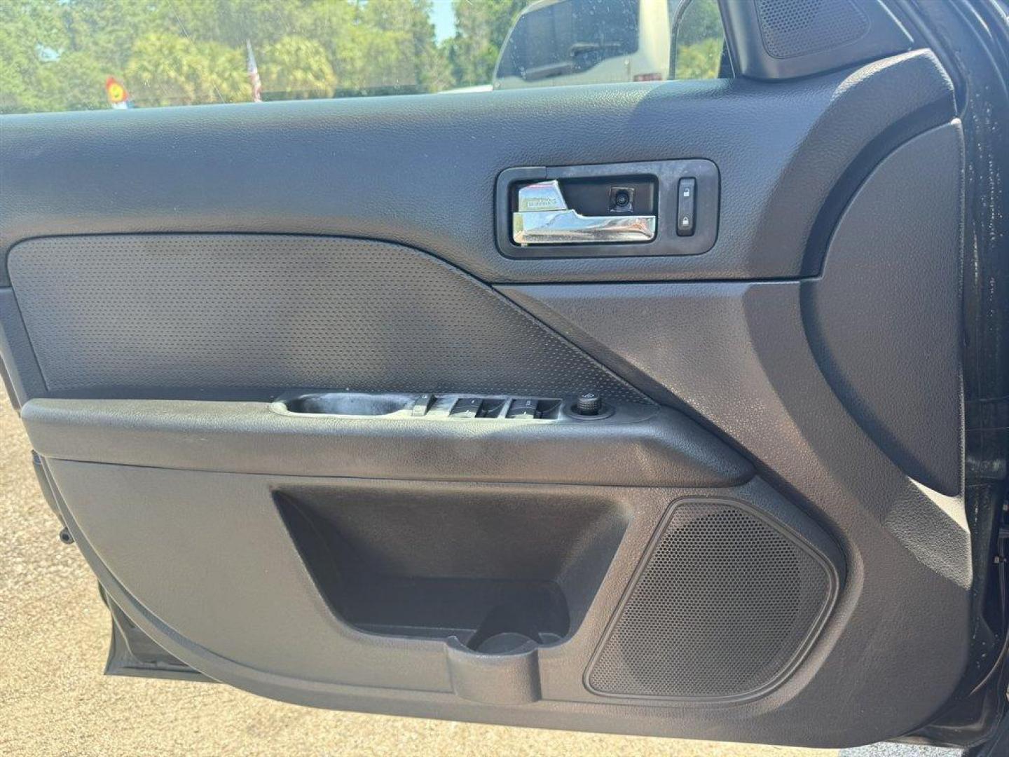 2009 Black /Black Ford Fusion (3FAHP08119R) with an 3.0l V6 EFI 3.0l engine, Automatic transmission, located at 745 East Steele Rd., West Columbia, SC, 29170, (803) 755-9148, 33.927212, -81.148483 - Special Internet Price! 2009 Ford Fusion with AM/FM radio, Cruise control, Sunroof, Leather interior, Powered windows, Powered door locks, Plus more! - Photo#19