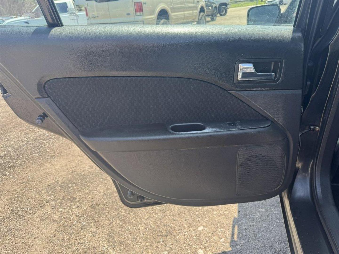 2009 Black /Black Ford Fusion (3FAHP08119R) with an 3.0l V6 EFI 3.0l engine, Automatic transmission, located at 745 East Steele Rd., West Columbia, SC, 29170, (803) 755-9148, 33.927212, -81.148483 - Special Internet Price! 2009 Ford Fusion with AM/FM radio, Cruise control, Sunroof, Leather interior, Powered windows, Powered door locks, Plus more! - Photo#23