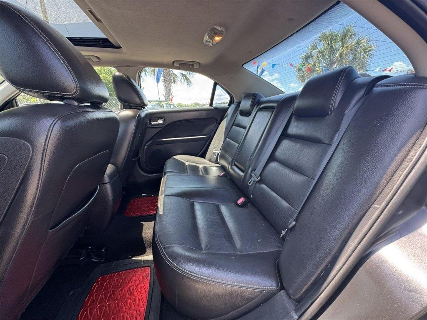 2009 Black /Black Ford Fusion (3FAHP08119R) with an 3.0l V6 EFI 3.0l engine, Automatic transmission, located at 745 East Steele Rd., West Columbia, SC, 29170, (803) 755-9148, 33.927212, -81.148483 - Special Internet Price! 2009 Ford Fusion with AM/FM radio, Cruise control, Sunroof, Leather interior, Powered windows, Powered door locks, Plus more! - Photo#24