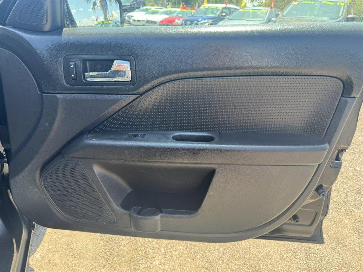 2009 Black /Black Ford Fusion (3FAHP08119R) with an 3.0l V6 EFI 3.0l engine, Automatic transmission, located at 745 East Steele Rd., West Columbia, SC, 29170, (803) 755-9148, 33.927212, -81.148483 - Special Internet Price! 2009 Ford Fusion with AM/FM radio, Cruise control, Sunroof, Leather interior, Powered windows, Powered door locks, Plus more! - Photo#27