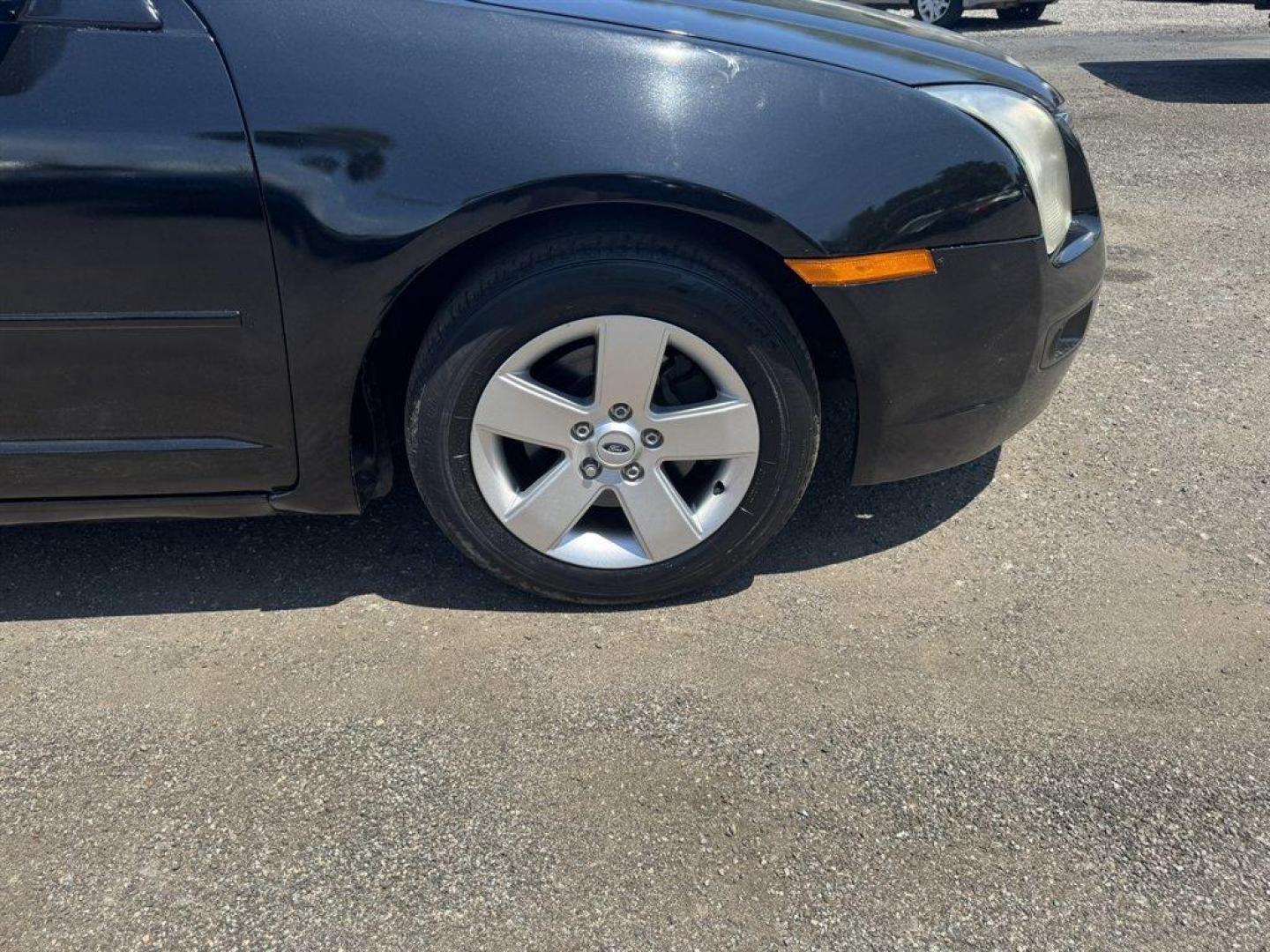 2009 Black /Black Ford Fusion (3FAHP08119R) with an 3.0l V6 EFI 3.0l engine, Automatic transmission, located at 745 East Steele Rd., West Columbia, SC, 29170, (803) 755-9148, 33.927212, -81.148483 - Special Internet Price! 2009 Ford Fusion with AM/FM radio, Cruise control, Sunroof, Leather interior, Powered windows, Powered door locks, Plus more! - Photo#30