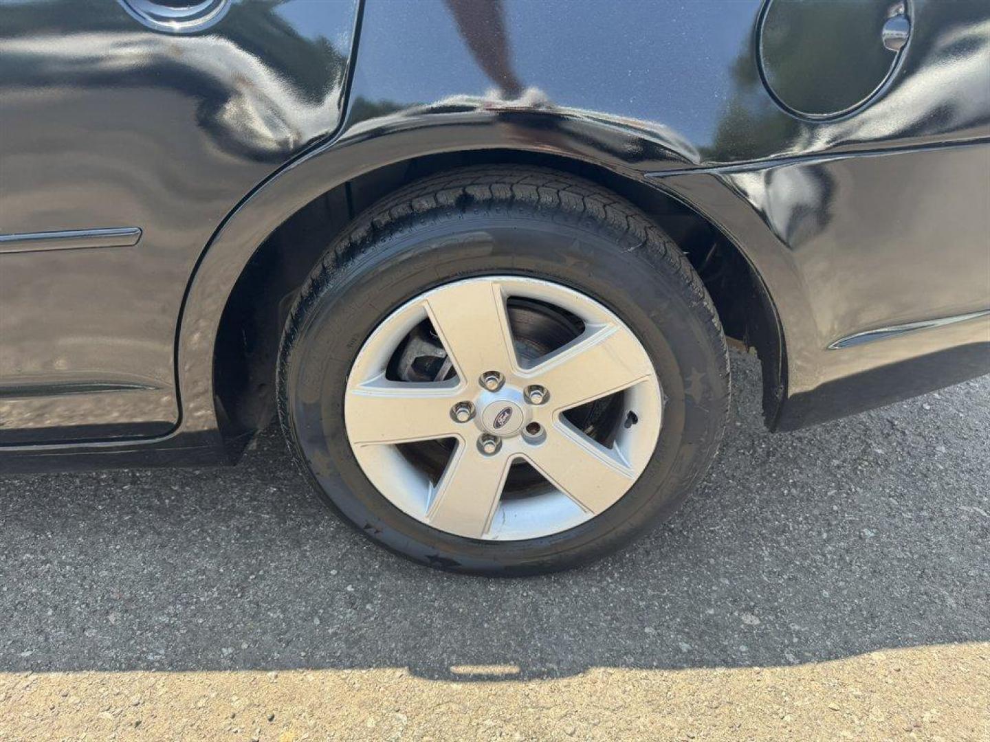 2009 Black /Black Ford Fusion (3FAHP08119R) with an 3.0l V6 EFI 3.0l engine, Automatic transmission, located at 745 East Steele Rd., West Columbia, SC, 29170, (803) 755-9148, 33.927212, -81.148483 - Special Internet Price! 2009 Ford Fusion with AM/FM radio, Cruise control, Sunroof, Leather interior, Powered windows, Powered door locks, Plus more! - Photo#32