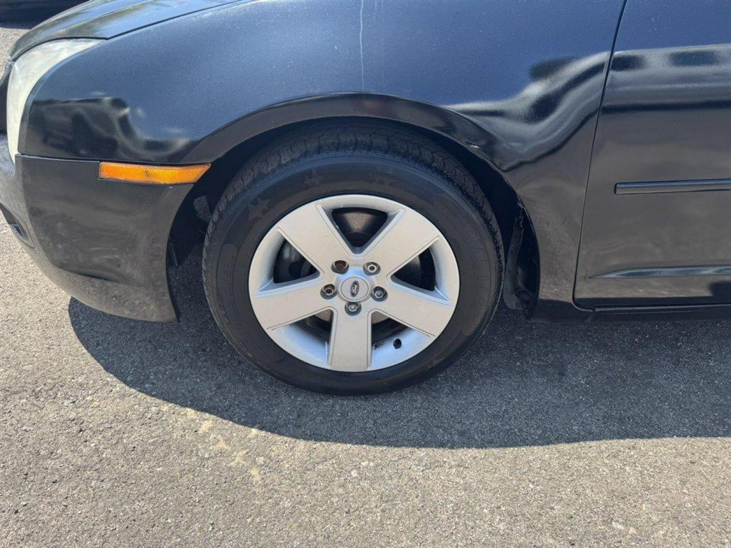 2009 Black /Black Ford Fusion (3FAHP08119R) with an 3.0l V6 EFI 3.0l engine, Automatic transmission, located at 745 East Steele Rd., West Columbia, SC, 29170, (803) 755-9148, 33.927212, -81.148483 - Special Internet Price! 2009 Ford Fusion with AM/FM radio, Cruise control, Sunroof, Leather interior, Powered windows, Powered door locks, Plus more! - Photo#33
