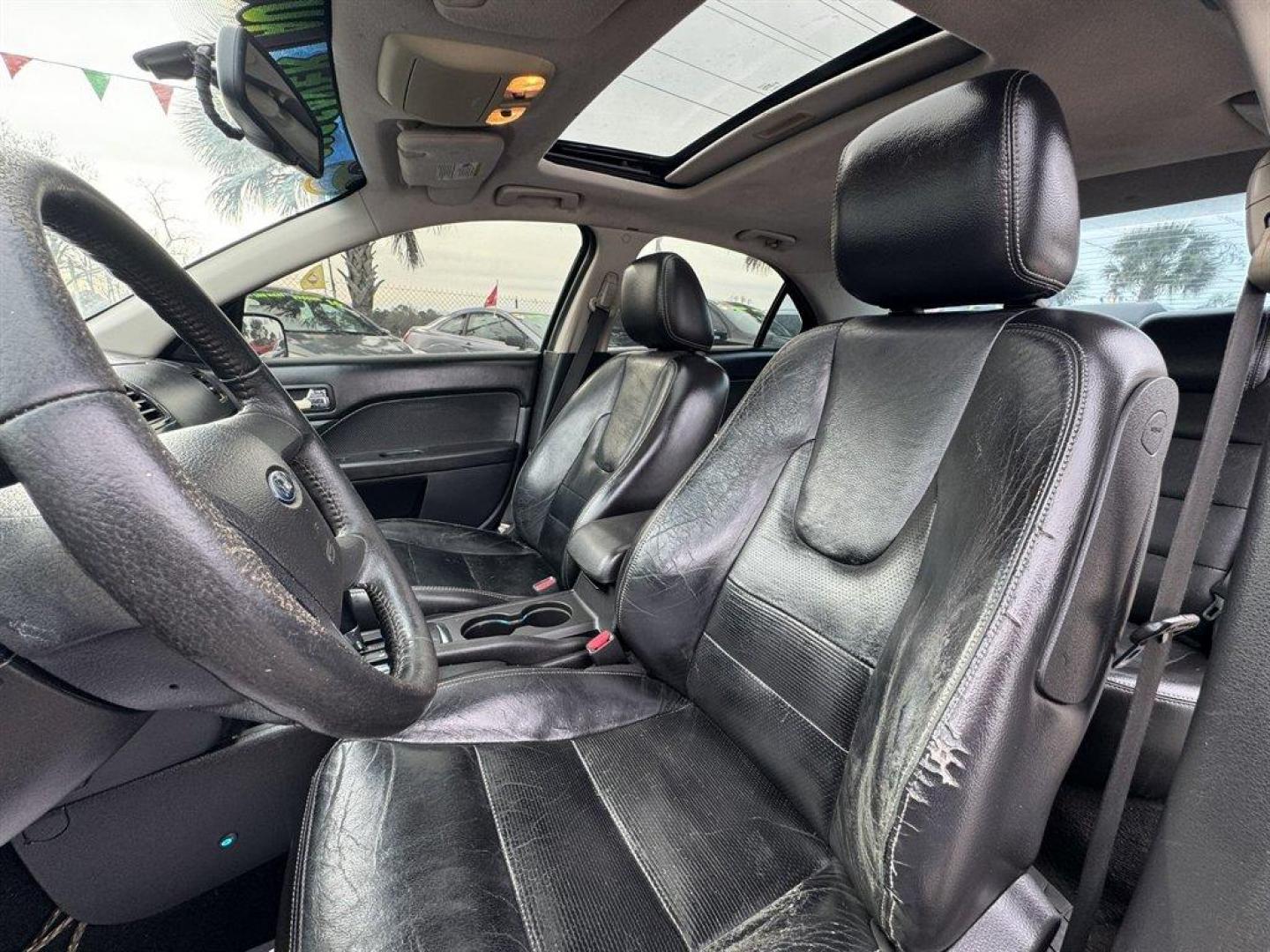 2009 Black /Black Ford Fusion (3FAHP08119R) with an 3.0l V6 EFI 3.0l engine, Automatic transmission, located at 745 East Steele Rd., West Columbia, SC, 29170, (803) 755-9148, 33.927212, -81.148483 - Photo#18