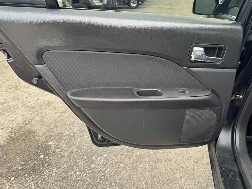 2009 Black /Black Ford Fusion (3FAHP08119R) with an 3.0l V6 EFI 3.0l engine, Automatic transmission, located at 745 East Steele Rd., West Columbia, SC, 29170, (803) 755-9148, 33.927212, -81.148483 - Photo#19