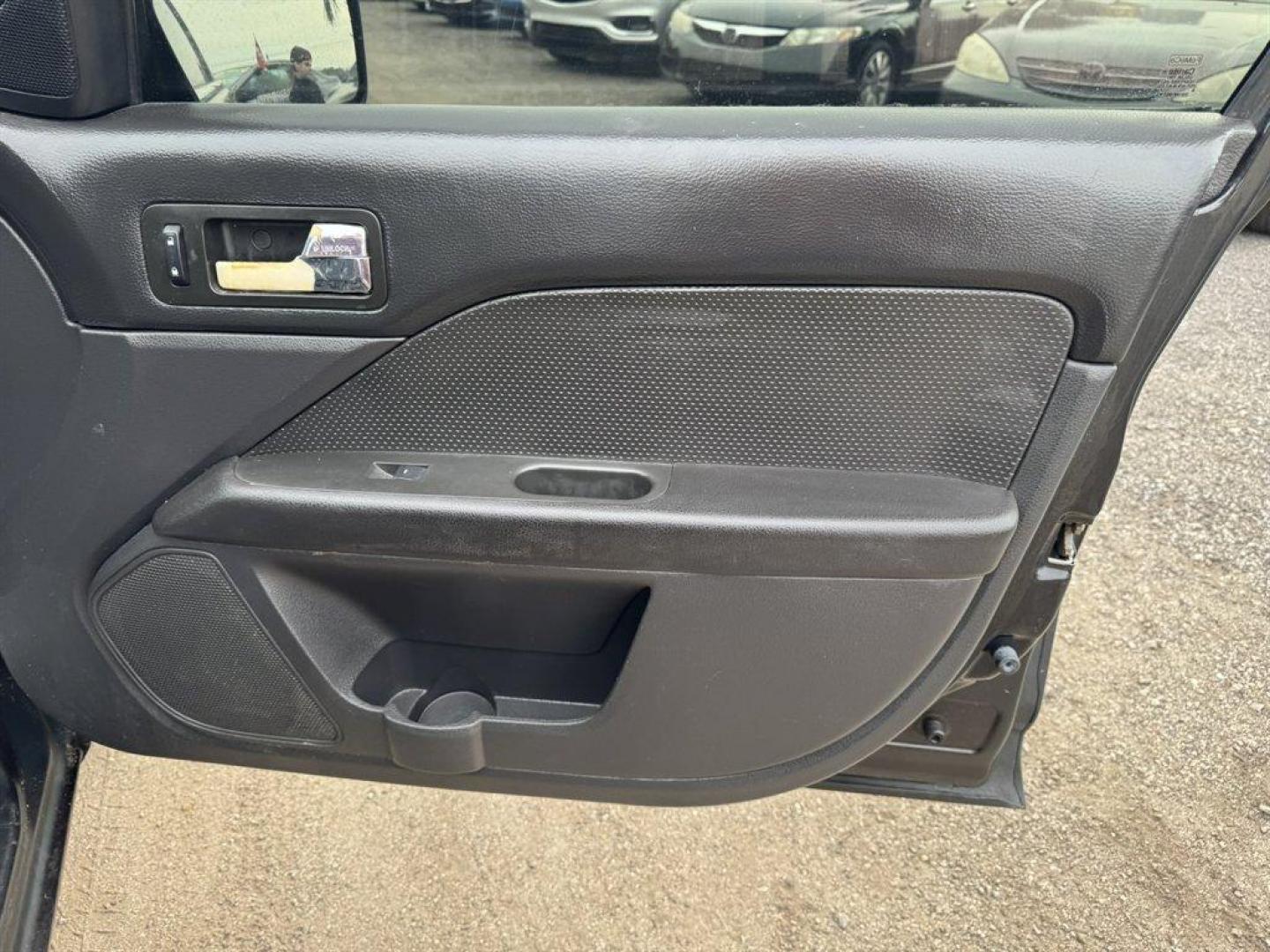 2009 Black /Black Ford Fusion (3FAHP08119R) with an 3.0l V6 EFI 3.0l engine, Automatic transmission, located at 745 East Steele Rd., West Columbia, SC, 29170, (803) 755-9148, 33.927212, -81.148483 - Photo#23