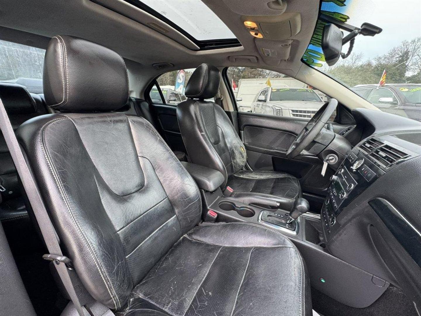 2009 Black /Black Ford Fusion (3FAHP08119R) with an 3.0l V6 EFI 3.0l engine, Automatic transmission, located at 745 East Steele Rd., West Columbia, SC, 29170, (803) 755-9148, 33.927212, -81.148483 - Photo#24