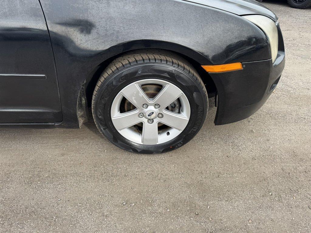2009 Black /Black Ford Fusion (3FAHP08119R) with an 3.0l V6 EFI 3.0l engine, Automatic transmission, located at 745 East Steele Rd., West Columbia, SC, 29170, (803) 755-9148, 33.927212, -81.148483 - Photo#25