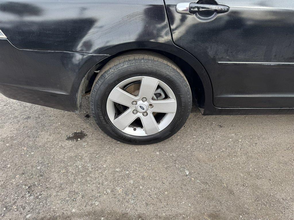 2009 Black /Black Ford Fusion (3FAHP08119R) with an 3.0l V6 EFI 3.0l engine, Automatic transmission, located at 745 East Steele Rd., West Columbia, SC, 29170, (803) 755-9148, 33.927212, -81.148483 - Photo#26