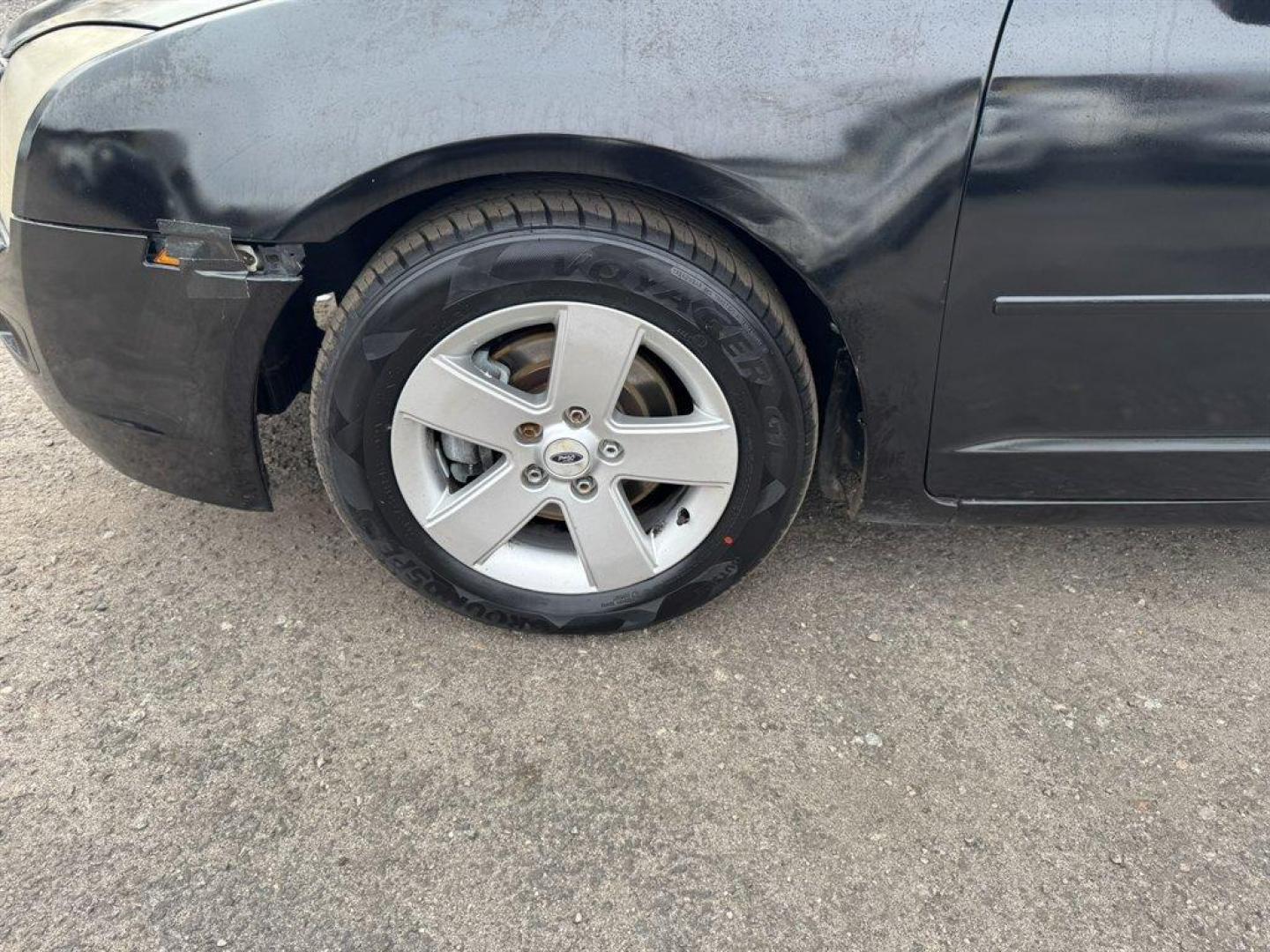 2009 Black /Black Ford Fusion (3FAHP08119R) with an 3.0l V6 EFI 3.0l engine, Automatic transmission, located at 745 East Steele Rd., West Columbia, SC, 29170, (803) 755-9148, 33.927212, -81.148483 - Photo#28