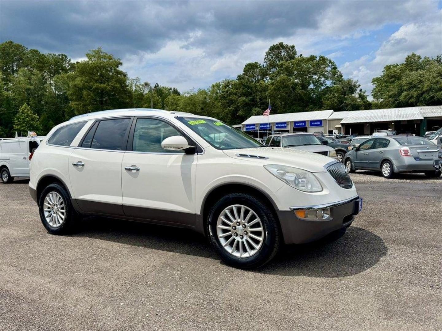 2012 White /Taupe Buick Enclave (5GAKVCED4CJ) with an 3.6l V6 DI Dohc 3.6l engine, Automatic transmission, located at 745 East Steele Rd., West Columbia, SC, 29170, (803) 755-9148, 33.927212, -81.148483 - Special Internet Price! 2012 Buick Enclave with AM/FM radio, Backup camera, Cruise control, Powered front seats, 3rd row seating, Leather interior, Sunroof, Keyless entry, Powered windows, Powered door locks, Plus more! - Photo#1