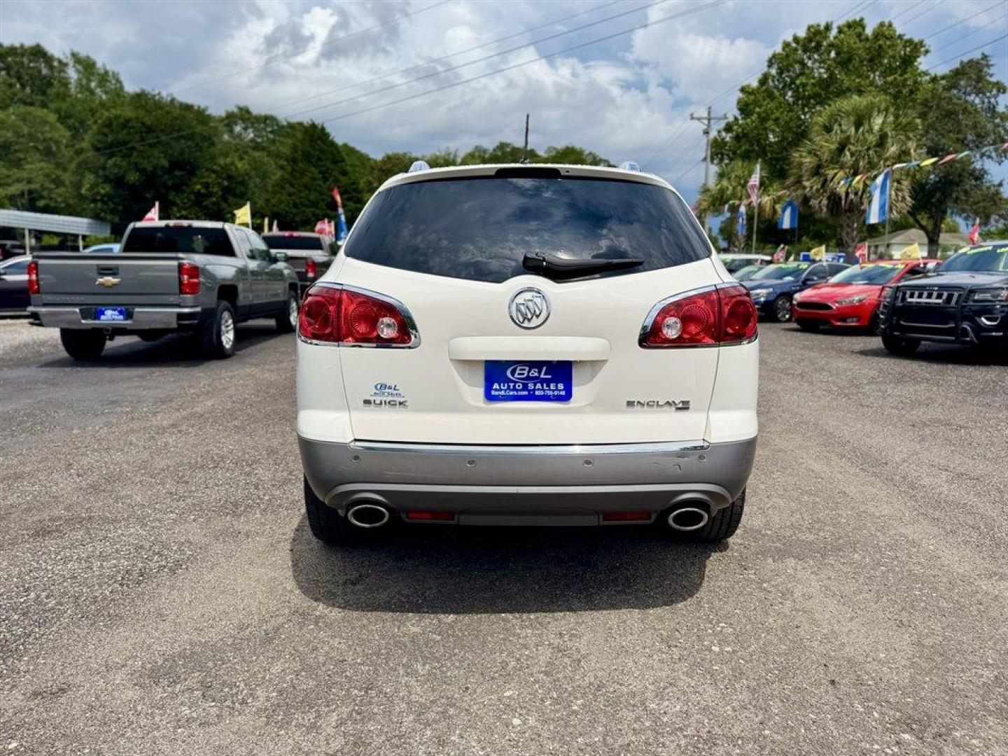 2012 White /Taupe Buick Enclave (5GAKVCED4CJ) with an 3.6l V6 DI Dohc 3.6l engine, Automatic transmission, located at 745 East Steele Rd., West Columbia, SC, 29170, (803) 755-9148, 33.927212, -81.148483 - Special Internet Price! 2012 Buick Enclave with AM/FM radio, Backup camera, Cruise control, Powered front seats, 3rd row seating, Leather interior, Sunroof, Keyless entry, Powered windows, Powered door locks, Plus more! - Photo#3