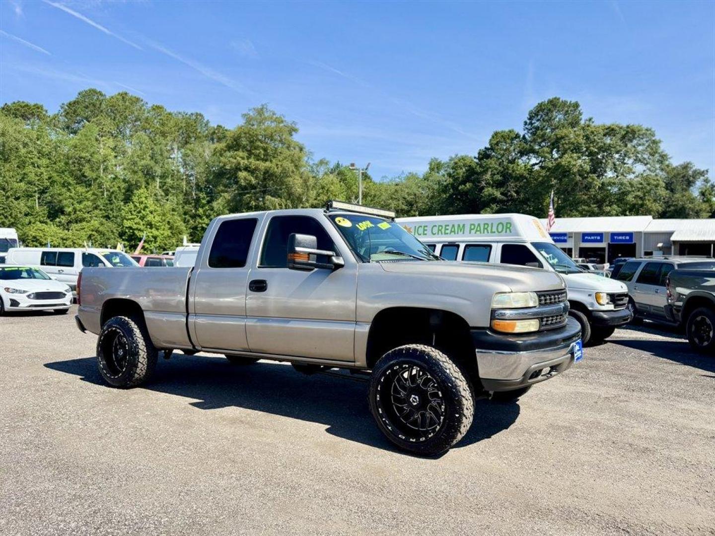 2001 Gold /Grey Chevrolet Silverado 1500 (1GCEK19T01E) with an 5.3l V8 SFI 5.3l engine, Automatic transmission, located at 745 East Steele Rd., West Columbia, SC, 29170, (803) 755-9148, 33.927212, -81.148483 - Special Internet Price! - Photo#2