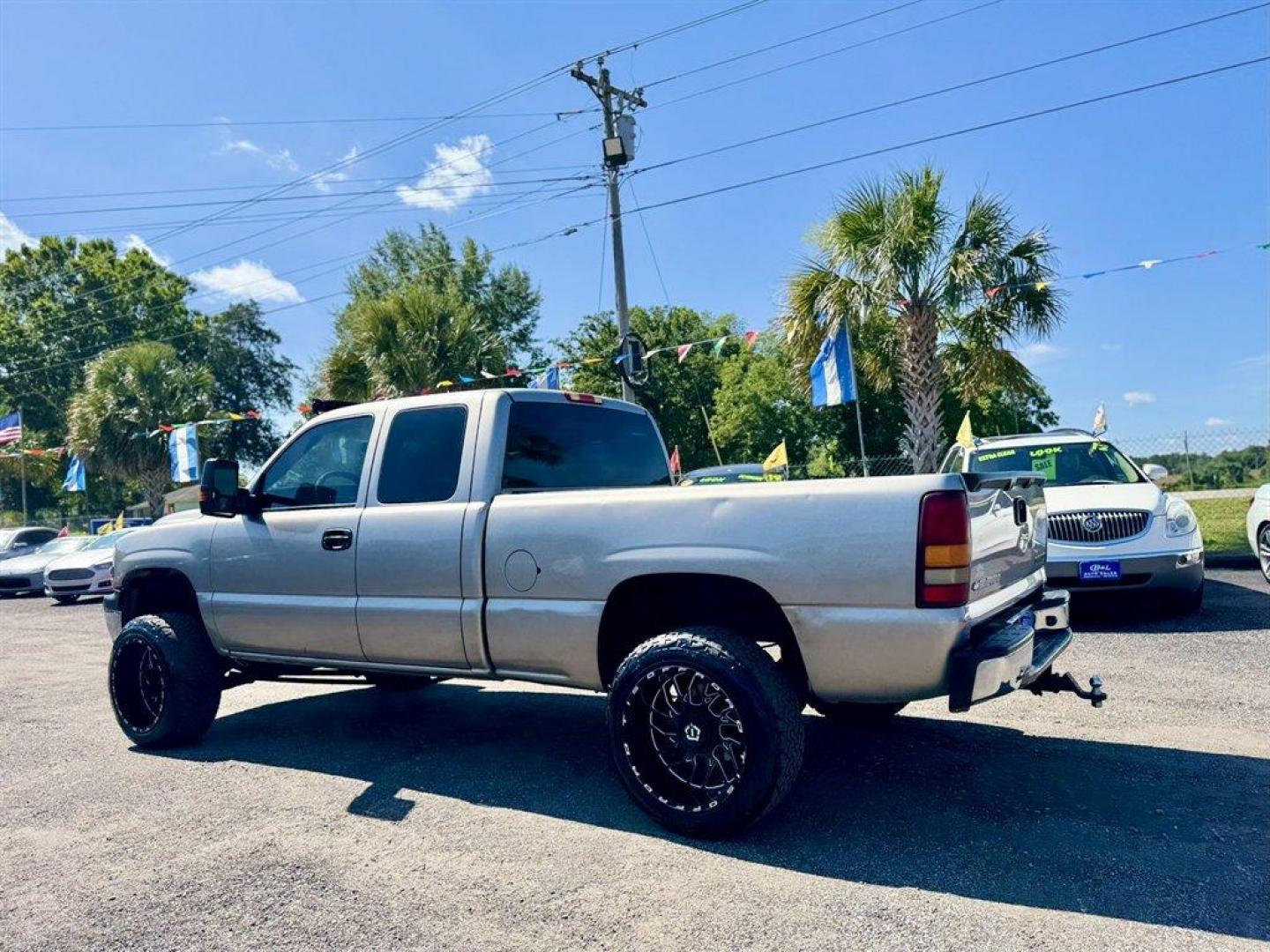 2001 Gold /Grey Chevrolet Silverado 1500 (1GCEK19T01E) with an 5.3l V8 SFI 5.3l engine, Automatic transmission, located at 745 East Steele Rd., West Columbia, SC, 29170, (803) 755-9148, 33.927212, -81.148483 - Special Internet Price! - Photo#5