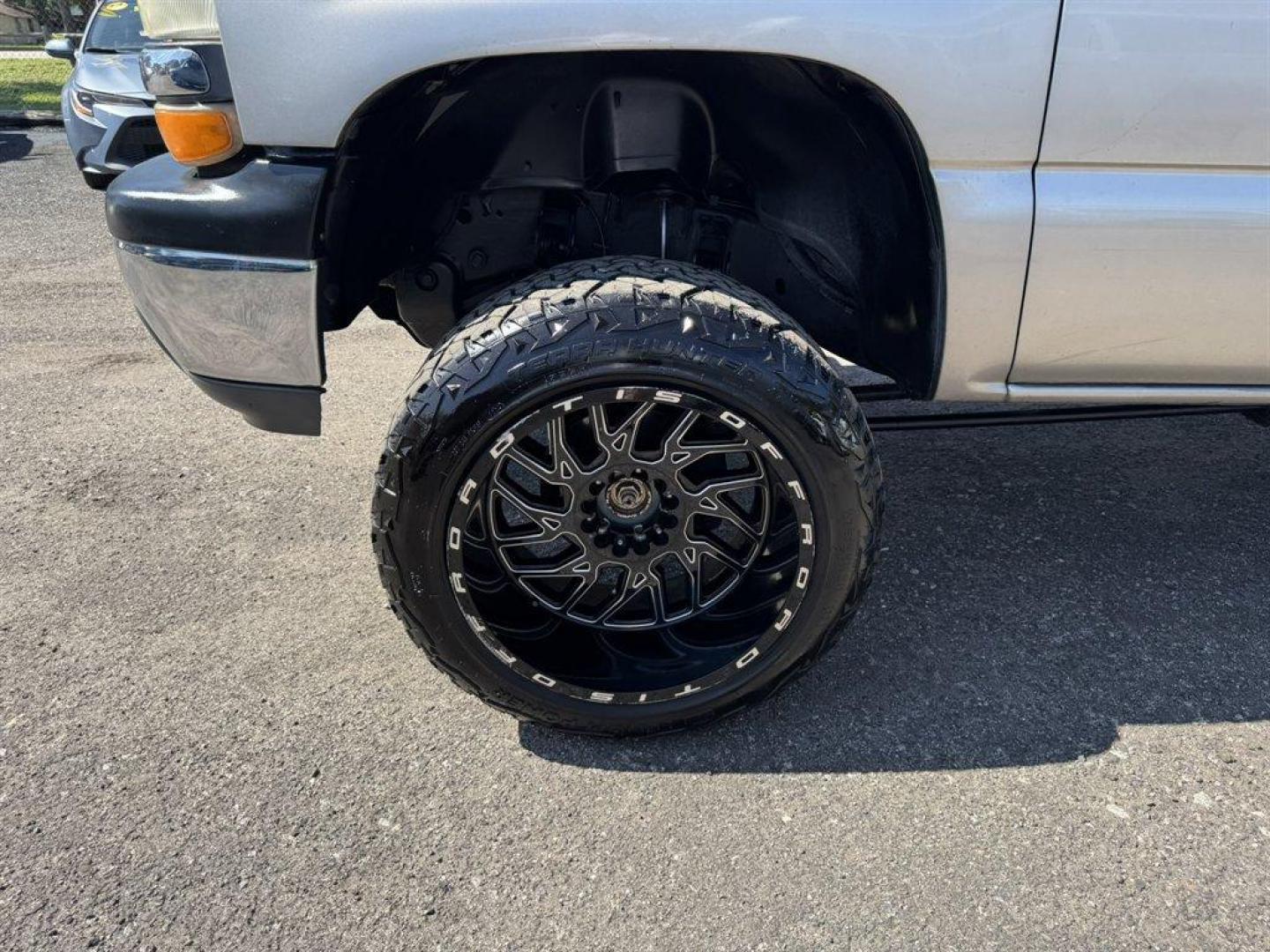 2001 Gold /Grey Chevrolet Silverado 1500 (1GCEK19T01E) with an 5.3l V8 SFI 5.3l engine, Automatic transmission, located at 745 East Steele Rd., West Columbia, SC, 29170, (803) 755-9148, 33.927212, -81.148483 - Special Internet Price! - Photo#21