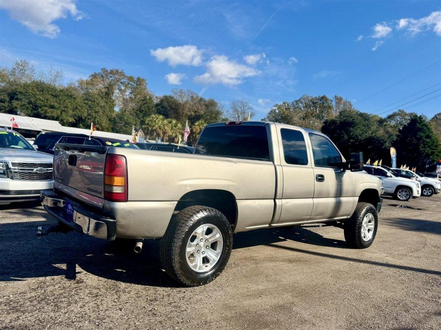 2001 Gold /Grey Chevrolet Silverado 1500 (1GCEK19T01E) with an 5.3l V8 SFI 5.3l engine, Automatic transmission, located at 745 East Steele Rd., West Columbia, SC, 29170, (803) 755-9148, 33.927212, -81.148483 - Photo#3