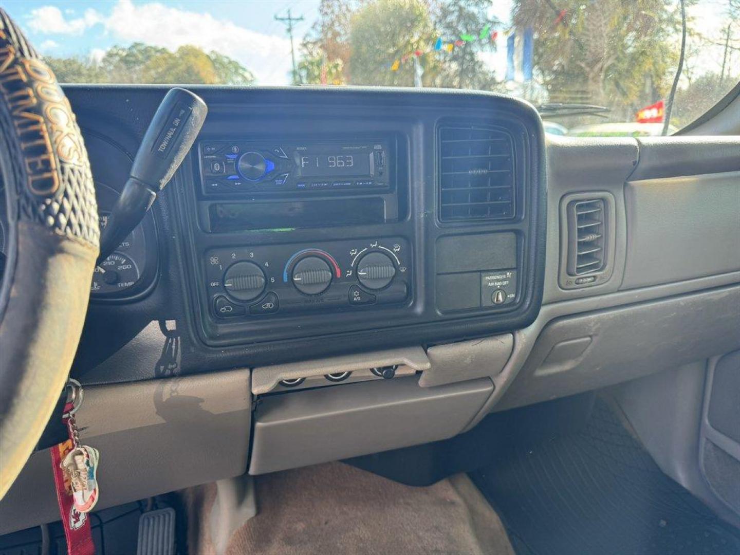 2001 Gold /Grey Chevrolet Silverado 1500 (1GCEK19T01E) with an 5.3l V8 SFI 5.3l engine, Automatic transmission, located at 745 East Steele Rd., West Columbia, SC, 29170, (803) 755-9148, 33.927212, -81.148483 - Photo#8