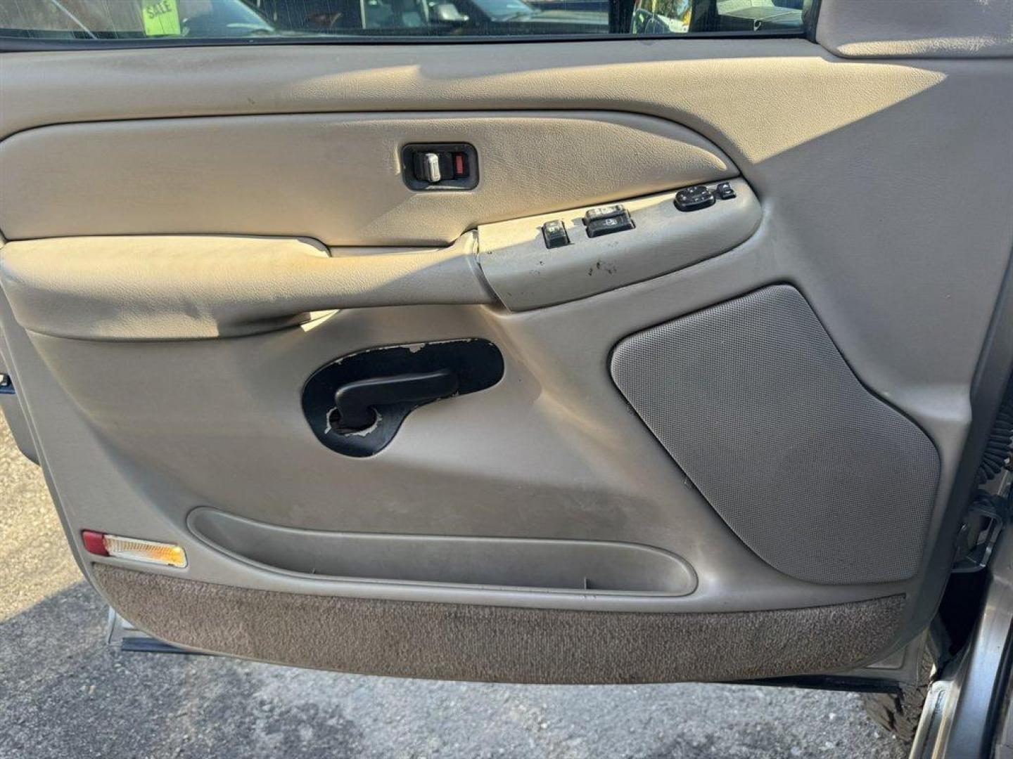 2001 Gold /Grey Chevrolet Silverado 1500 (1GCEK19T01E) with an 5.3l V8 SFI 5.3l engine, Automatic transmission, located at 745 East Steele Rd., West Columbia, SC, 29170, (803) 755-9148, 33.927212, -81.148483 - Photo#11