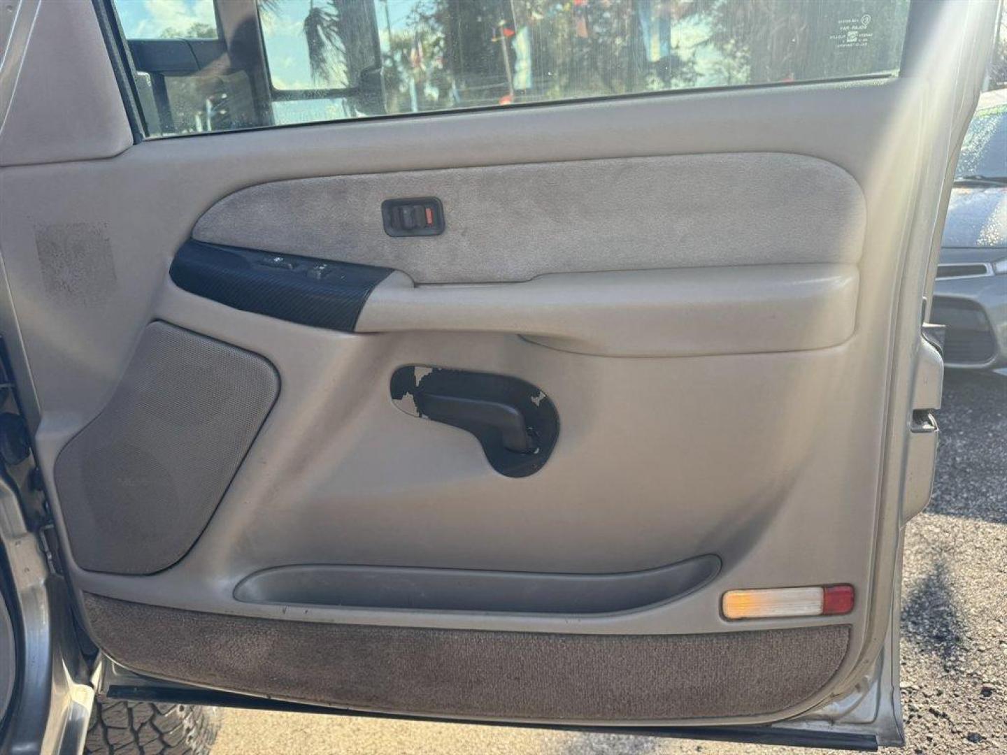 2001 Gold /Grey Chevrolet Silverado 1500 (1GCEK19T01E) with an 5.3l V8 SFI 5.3l engine, Automatic transmission, located at 745 East Steele Rd., West Columbia, SC, 29170, (803) 755-9148, 33.927212, -81.148483 - Photo#16