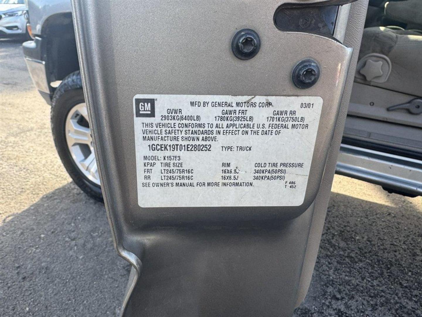 2001 Gold /Grey Chevrolet Silverado 1500 (1GCEK19T01E) with an 5.3l V8 SFI 5.3l engine, Automatic transmission, located at 745 East Steele Rd., West Columbia, SC, 29170, (803) 755-9148, 33.927212, -81.148483 - Photo#23