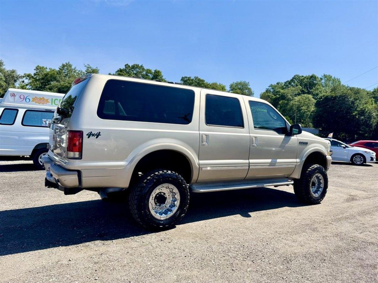 2004 Gold /Tan Ford Excursion (1FMNU43S54E) with an 6.8l V10 EFI Sohc 6.8l engine, Automatic transmission, located at 745 East Steele Rd., West Columbia, SC, 29170, (803) 755-9148, 33.927212, -81.148483 - Special Internet Price! 2004 Ford Excursion - Photo#3