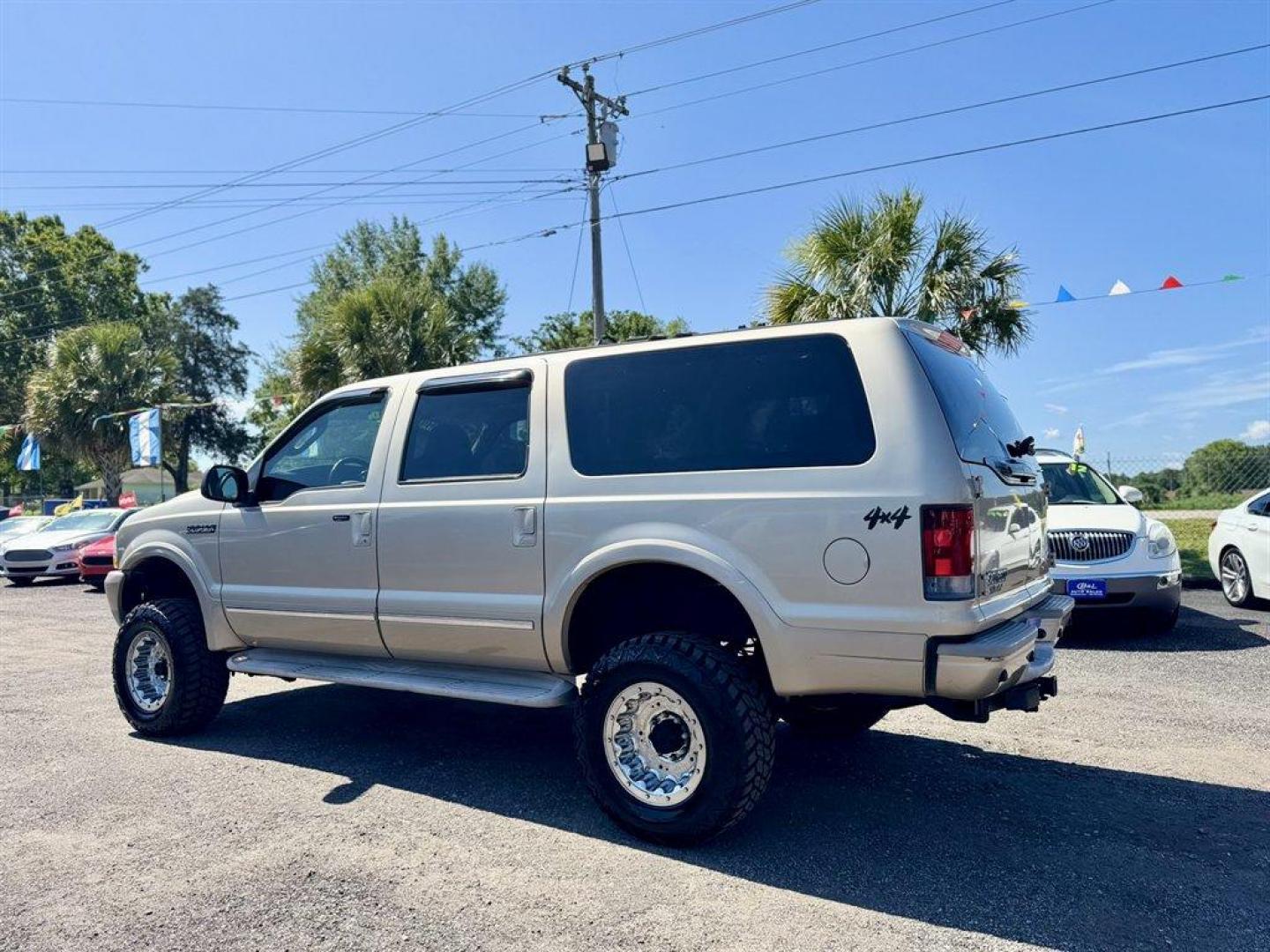 2004 Gold /Tan Ford Excursion (1FMNU43S54E) with an 6.8l V10 EFI Sohc 6.8l engine, Automatic transmission, located at 745 East Steele Rd., West Columbia, SC, 29170, (803) 755-9148, 33.927212, -81.148483 - Special Internet Price! 2004 Ford Excursion - Photo#5