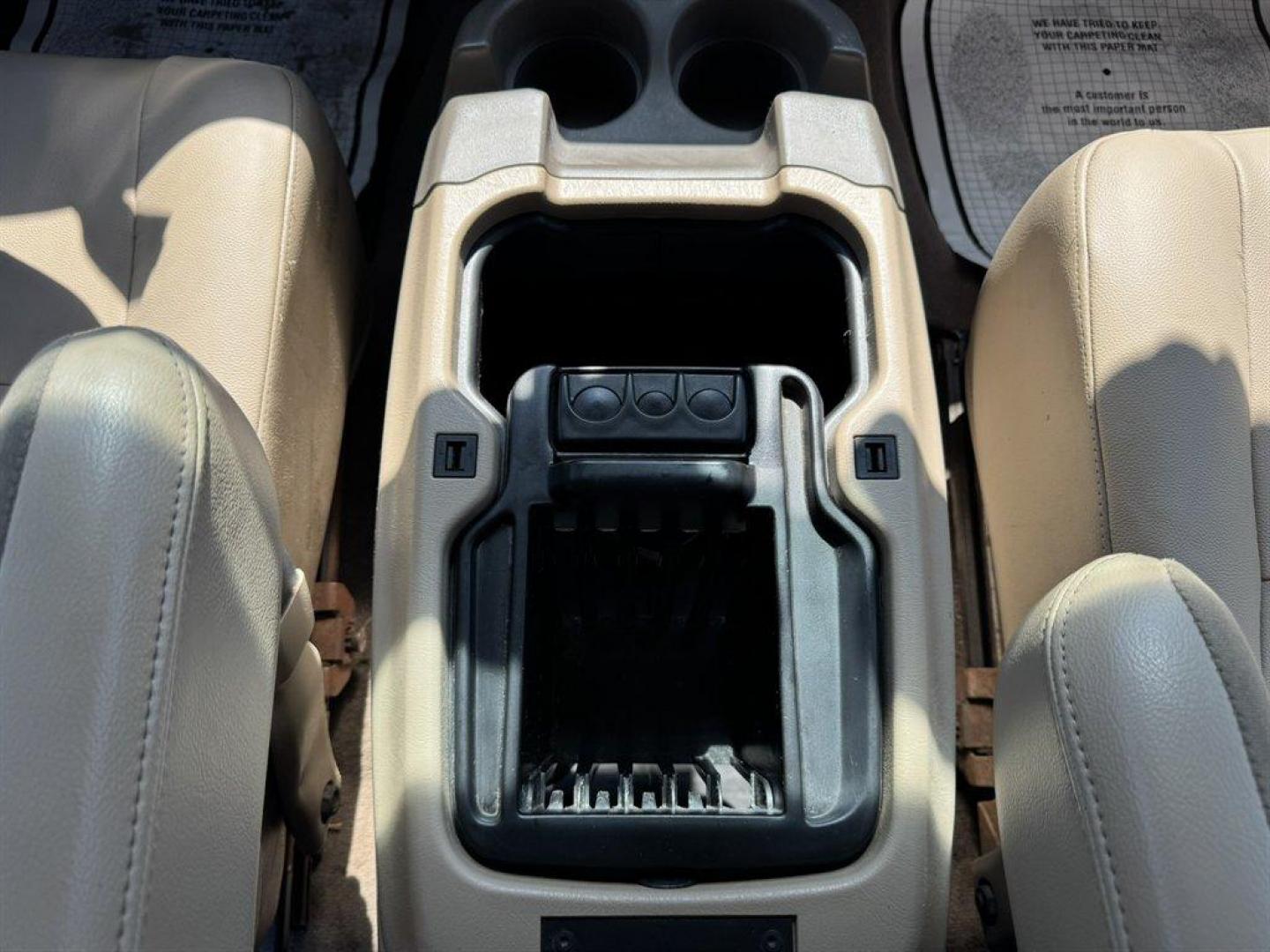 2004 Gold /Tan Ford Excursion (1FMNU43S54E) with an 6.8l V10 EFI Sohc 6.8l engine, Automatic transmission, located at 745 East Steele Rd., West Columbia, SC, 29170, (803) 755-9148, 33.927212, -81.148483 - Special Internet Price! 2004 Ford Excursion - Photo#14