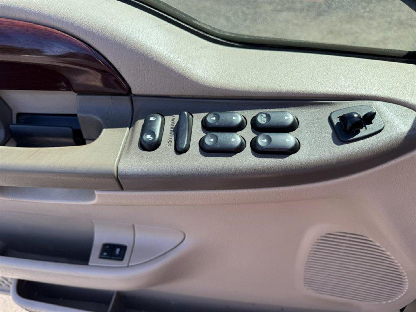 2004 Gold /Tan Ford Excursion (1FMNU43S54E) with an 6.8l V10 EFI Sohc 6.8l engine, Automatic transmission, located at 745 East Steele Rd., West Columbia, SC, 29170, (803) 755-9148, 33.927212, -81.148483 - Special Internet Price! 2004 Ford Excursion - Photo#18