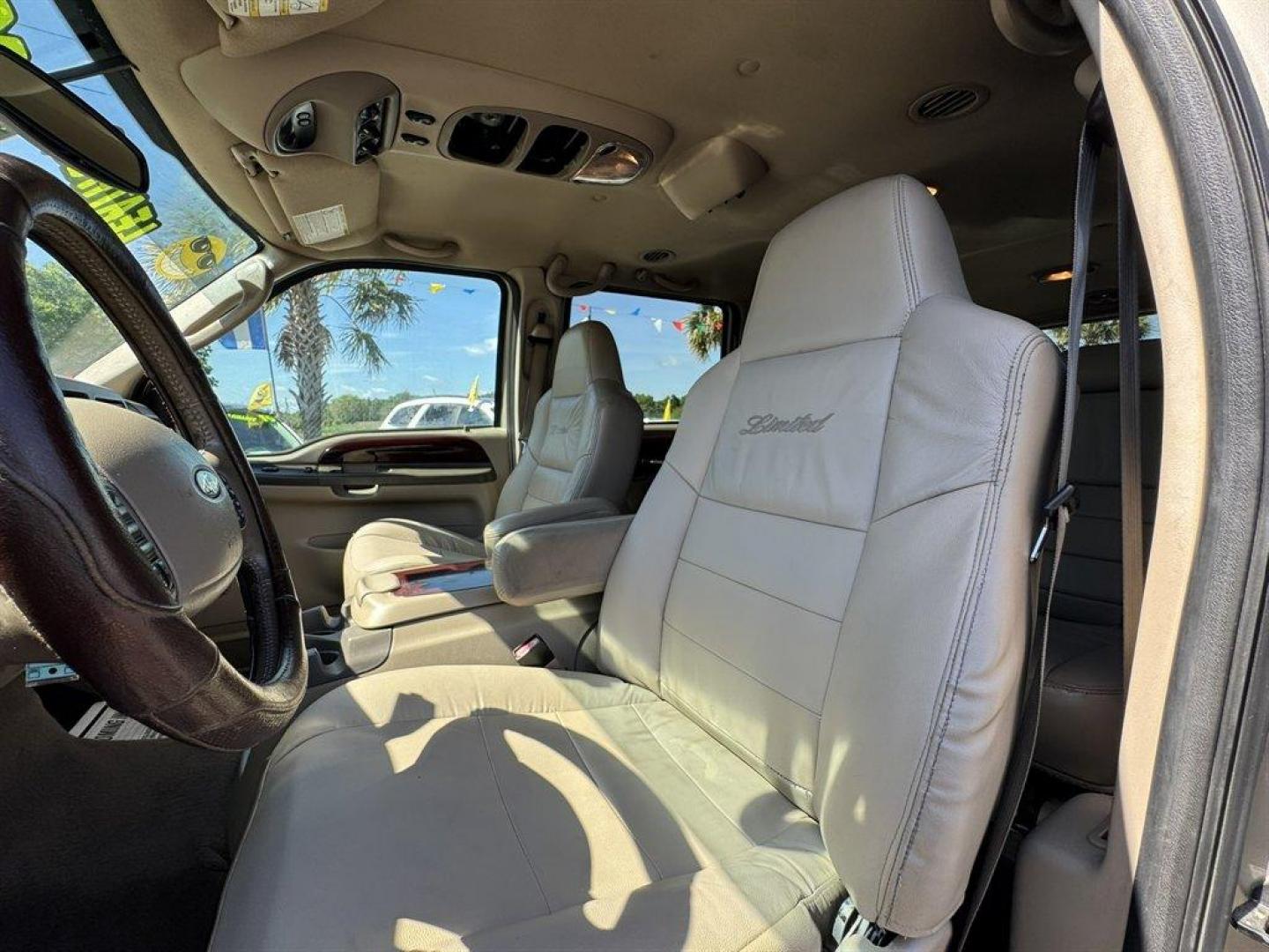 2004 Gold /Tan Ford Excursion (1FMNU43S54E) with an 6.8l V10 EFI Sohc 6.8l engine, Automatic transmission, located at 745 East Steele Rd., West Columbia, SC, 29170, (803) 755-9148, 33.927212, -81.148483 - Special Internet Price! 2004 Ford Excursion - Photo#19