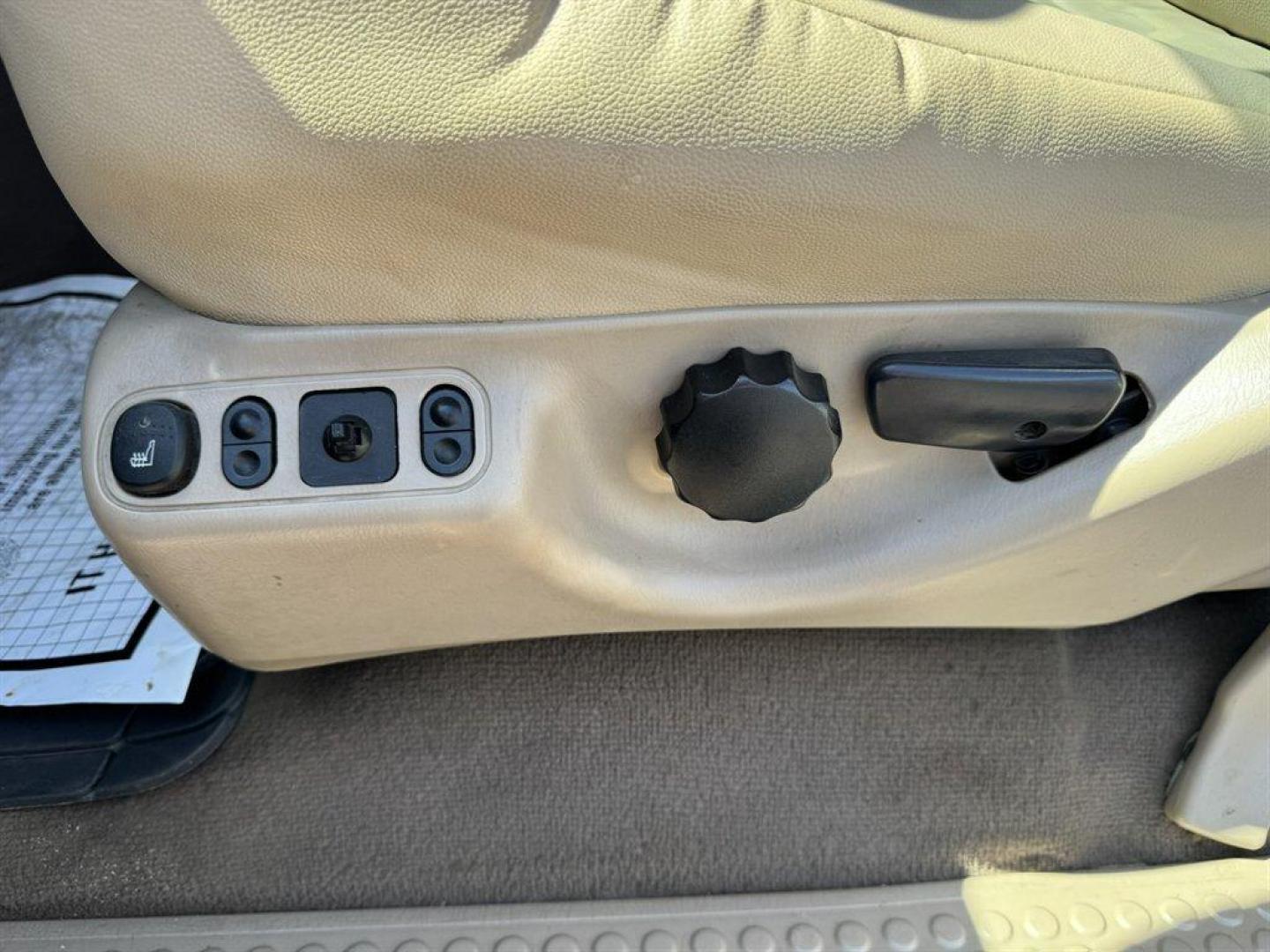 2004 Gold /Tan Ford Excursion (1FMNU43S54E) with an 6.8l V10 EFI Sohc 6.8l engine, Automatic transmission, located at 745 East Steele Rd., West Columbia, SC, 29170, (803) 755-9148, 33.927212, -81.148483 - Special Internet Price! 2004 Ford Excursion - Photo#20