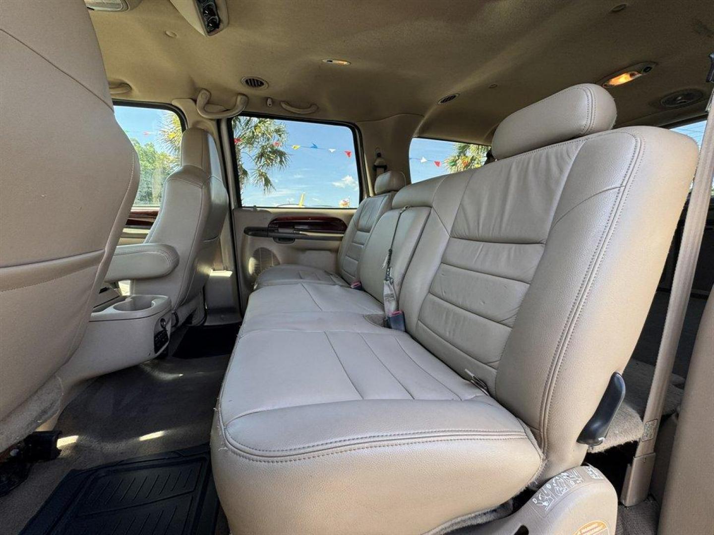 2004 Gold /Tan Ford Excursion (1FMNU43S54E) with an 6.8l V10 EFI Sohc 6.8l engine, Automatic transmission, located at 745 East Steele Rd., West Columbia, SC, 29170, (803) 755-9148, 33.927212, -81.148483 - Special Internet Price! 2004 Ford Excursion - Photo#22