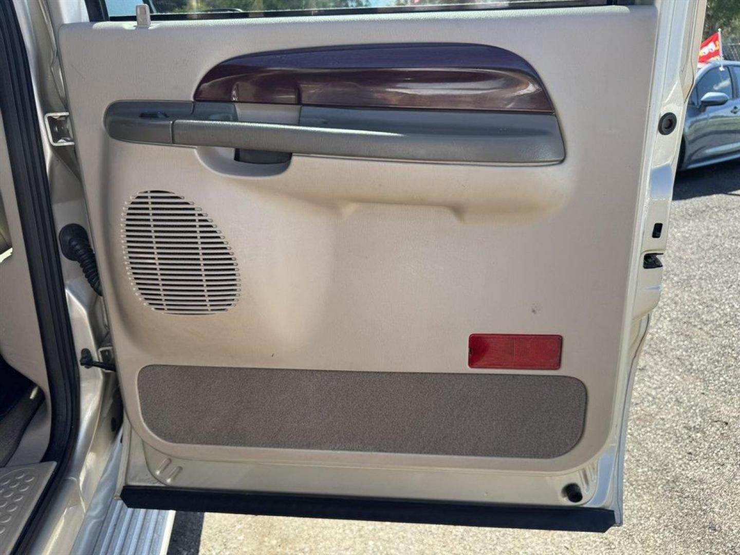 2004 Gold /Tan Ford Excursion (1FMNU43S54E) with an 6.8l V10 EFI Sohc 6.8l engine, Automatic transmission, located at 745 East Steele Rd., West Columbia, SC, 29170, (803) 755-9148, 33.927212, -81.148483 - Special Internet Price! 2004 Ford Excursion - Photo#24