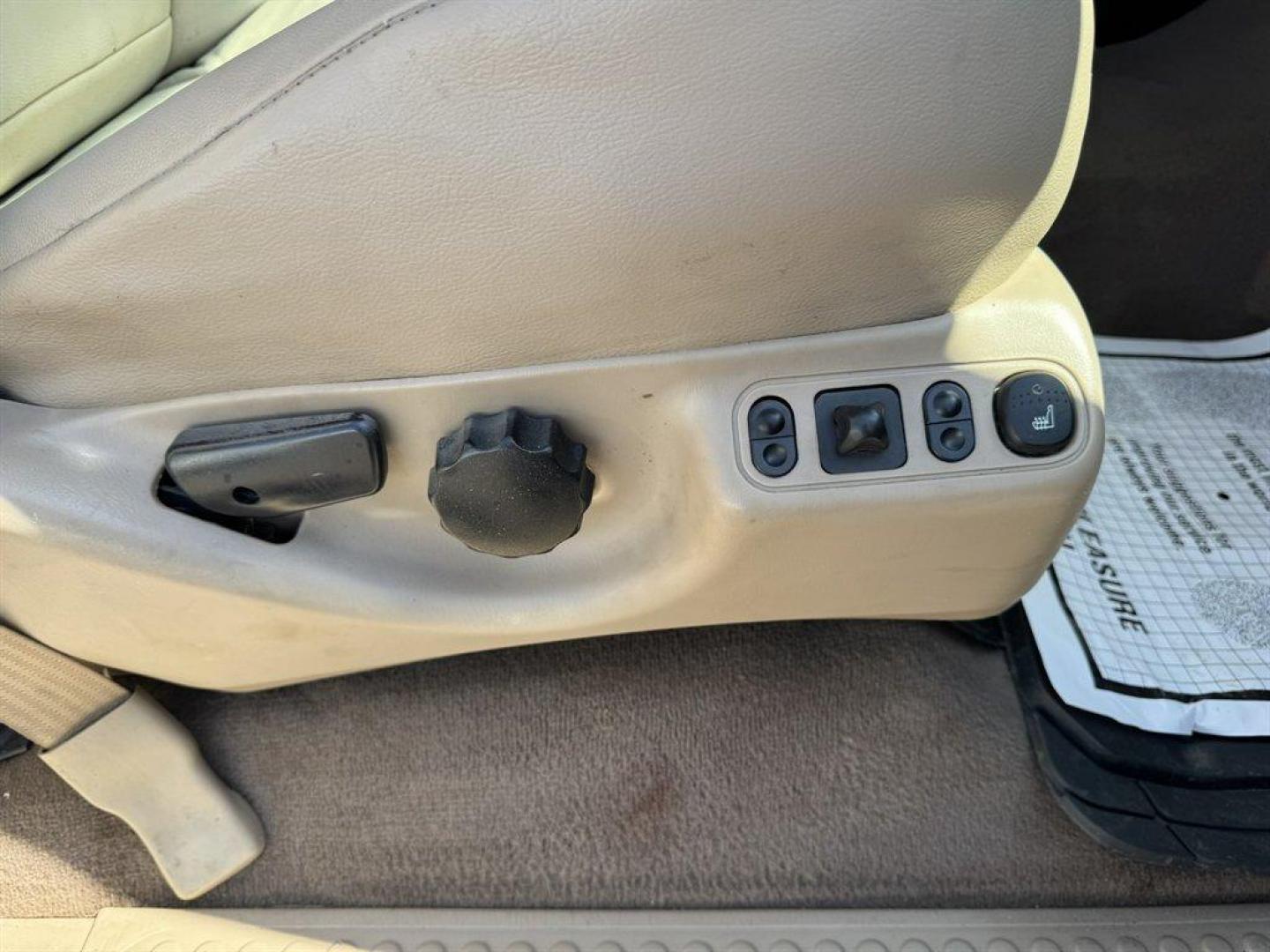 2004 Gold /Tan Ford Excursion (1FMNU43S54E) with an 6.8l V10 EFI Sohc 6.8l engine, Automatic transmission, located at 745 East Steele Rd., West Columbia, SC, 29170, (803) 755-9148, 33.927212, -81.148483 - Special Internet Price! 2004 Ford Excursion - Photo#28