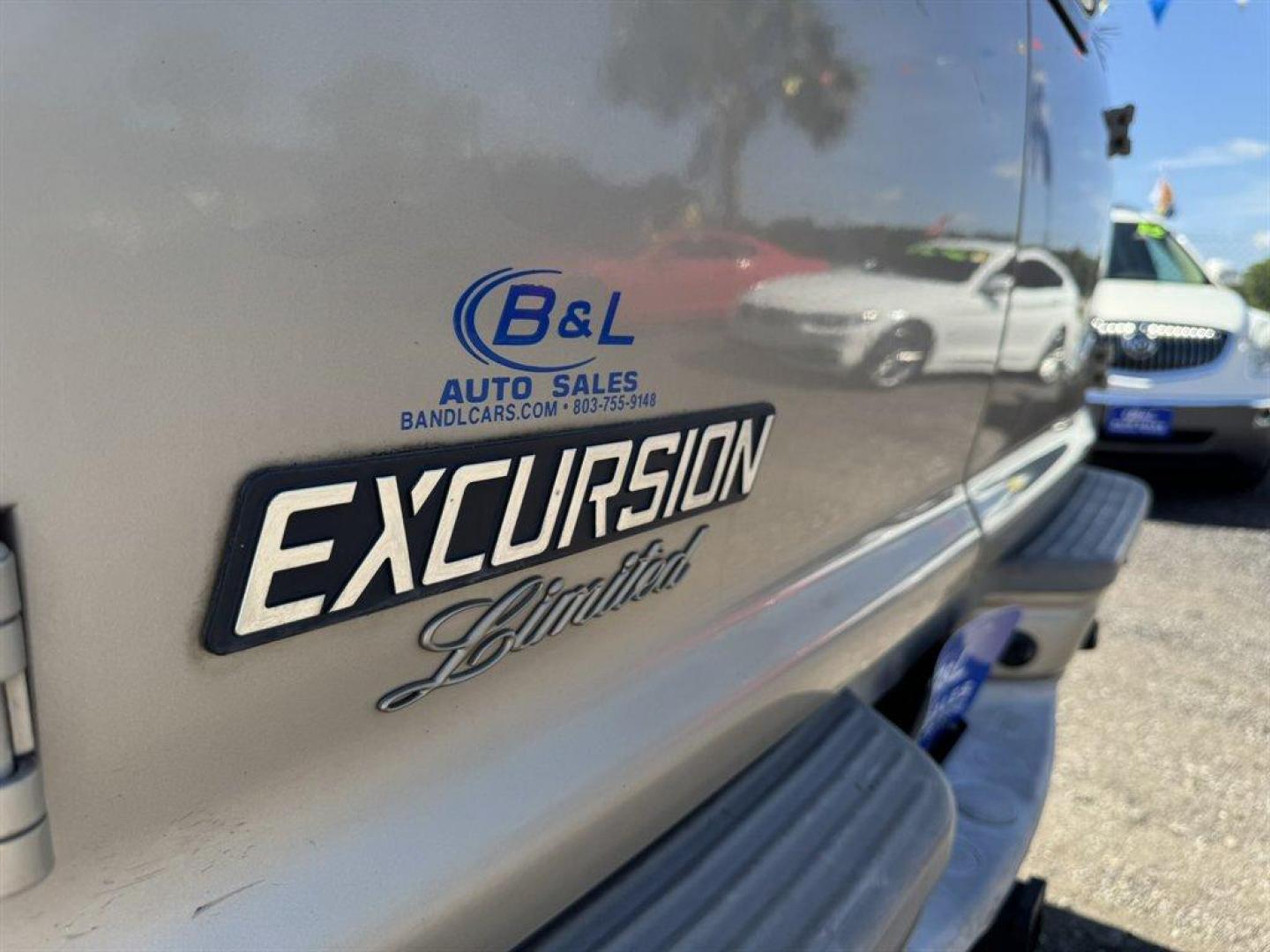 2004 Gold /Tan Ford Excursion (1FMNU43S54E) with an 6.8l V10 EFI Sohc 6.8l engine, Automatic transmission, located at 745 East Steele Rd., West Columbia, SC, 29170, (803) 755-9148, 33.927212, -81.148483 - Special Internet Price! 2004 Ford Excursion - Photo#29