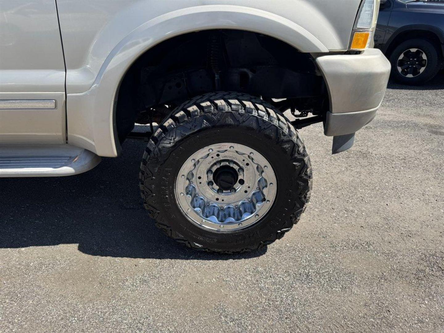2004 Gold /Tan Ford Excursion (1FMNU43S54E) with an 6.8l V10 EFI Sohc 6.8l engine, Automatic transmission, located at 745 East Steele Rd., West Columbia, SC, 29170, (803) 755-9148, 33.927212, -81.148483 - Special Internet Price! 2004 Ford Excursion - Photo#30