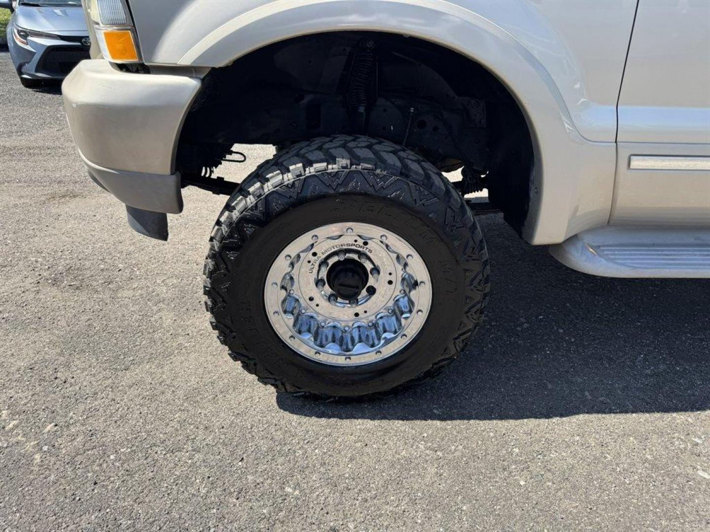 2004 Gold /Tan Ford Excursion (1FMNU43S54E) with an 6.8l V10 EFI Sohc 6.8l engine, Automatic transmission, located at 745 East Steele Rd., West Columbia, SC, 29170, (803) 755-9148, 33.927212, -81.148483 - Special Internet Price! 2004 Ford Excursion - Photo#33