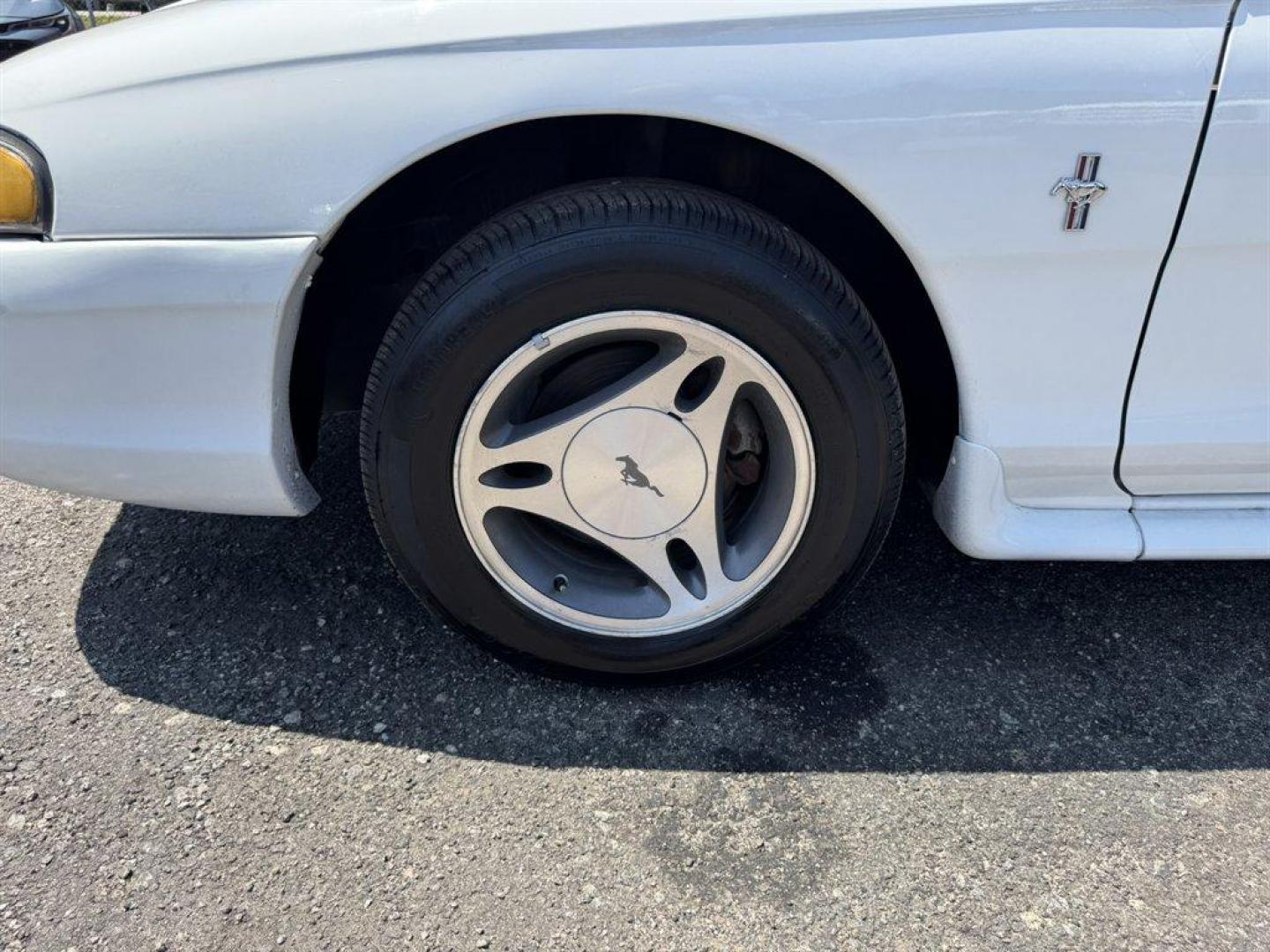 1998 White /Grey Ford Mustang (1FAFP404AWF) with an 3.8l V6 SFI 3.8l engine, Manual transmission, located at 745 East Steele Rd., West Columbia, SC, 29170, (803) 755-9148, 33.927212, -81.148483 - Special Internet Price! 1998 Ford Mustang - Photo#22