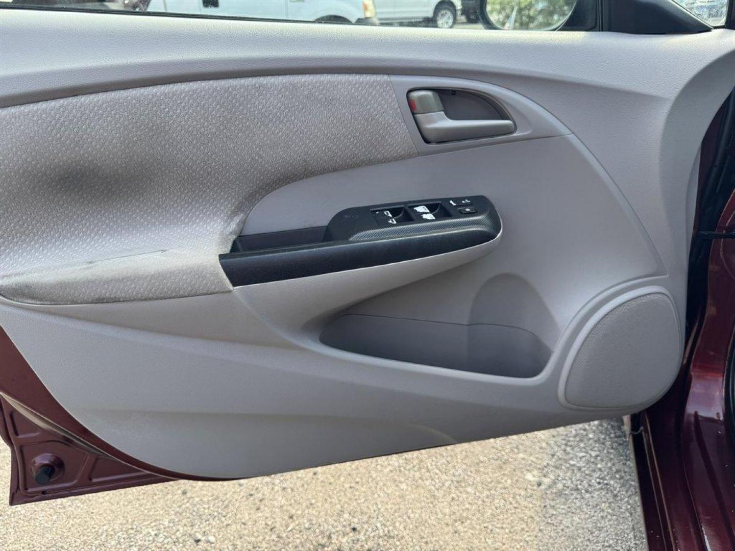 2011 Burgundy /Grey Honda Insight (JHMZE2H30BS) with an 1.3l I4 MPI Sohc HYB Ivtc engine, Automatic transmission, located at 745 East Steele Rd., West Columbia, SC, 29170, (803) 755-9148, 33.927212, -81.148483 - Special Internet Price! 2011 Honda Insight with AM/FM radio, Cruise control, Cloth interior, Powered windows, Powered door locks, Plus more! - Photo#12