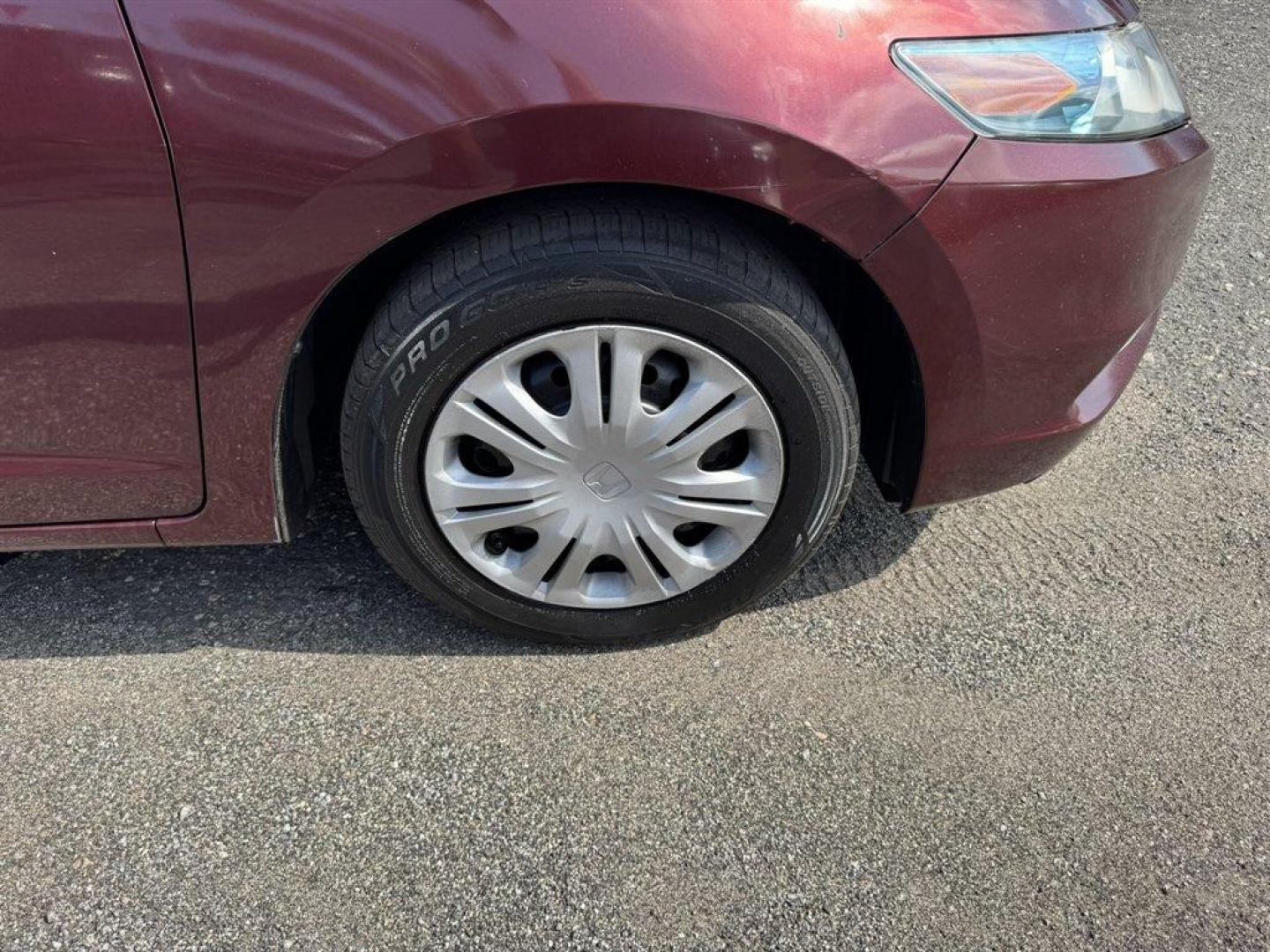 2011 Burgundy /Grey Honda Insight (JHMZE2H30BS) with an 1.3l I4 MPI Sohc HYB Ivtc engine, Automatic transmission, located at 745 East Steele Rd., West Columbia, SC, 29170, (803) 755-9148, 33.927212, -81.148483 - Special Internet Price! 2011 Honda Insight with AM/FM radio, Cruise control, Cloth interior, Powered windows, Powered door locks, Plus more! - Photo#21