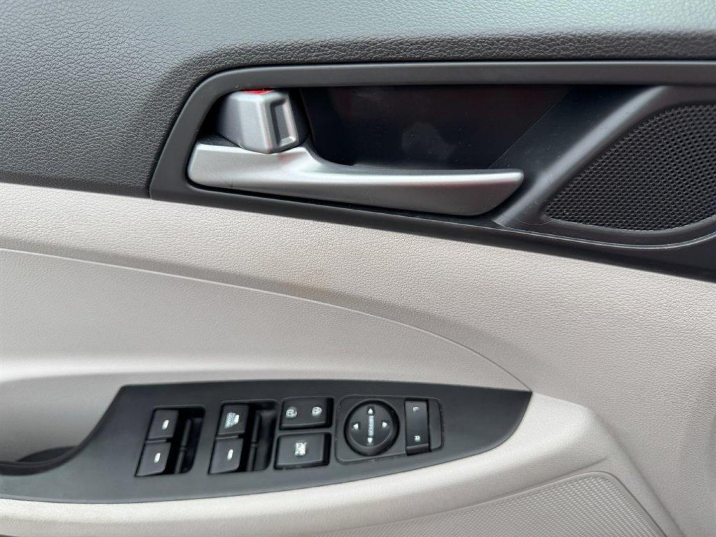 2017 Black /Grey Hyundai Tucson (KM8J23A41HU) with an 2.0l I-4 DI Dohc Cvvt 2.0 engine, Automatic transmission, located at 745 East Steele Rd., West Columbia, SC, 29170, (803) 755-9148, 33.927212, -81.148483 - Special Internet Price! 2017 Hyundai Tucson with AM/FM radio, Bluetooth, Backup camera, Cruise control, Cloth interior, Powered windows, Powered door locks, Plus more! - Photo#16