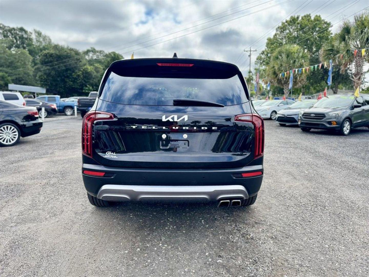 2022 Black /Black Kia Telluride (5XYP34HC6NG) with an 3.8l V6 DI Dohc 3.8l engine, Automatic transmission, located at 745 East Steele Rd., West Columbia, SC, 29170, (803) 755-9148, 33.927212, -81.148483 - Special Intrenet Price! 2022 Kia Telluride with AM/FM raido, Bluetooth, Backup camera, Navigation, Sunroof, Leather interior, 3rd row seating, Powered liftgate, Powered windows, Powered door locks, Plus more! - Photo#4