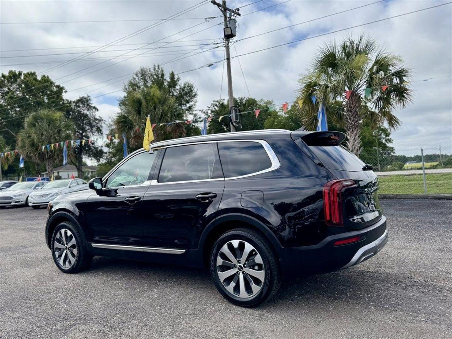 2022 Black /Black Kia Telluride (5XYP34HC6NG) with an 3.8l V6 DI Dohc 3.8l engine, Automatic transmission, located at 745 East Steele Rd., West Columbia, SC, 29170, (803) 755-9148, 33.927212, -81.148483 - Special Intrenet Price! 2022 Kia Telluride with AM/FM raido, Bluetooth, Backup camera, Navigation, Sunroof, Leather interior, 3rd row seating, Powered liftgate, Powered windows, Powered door locks, Plus more! - Photo#5