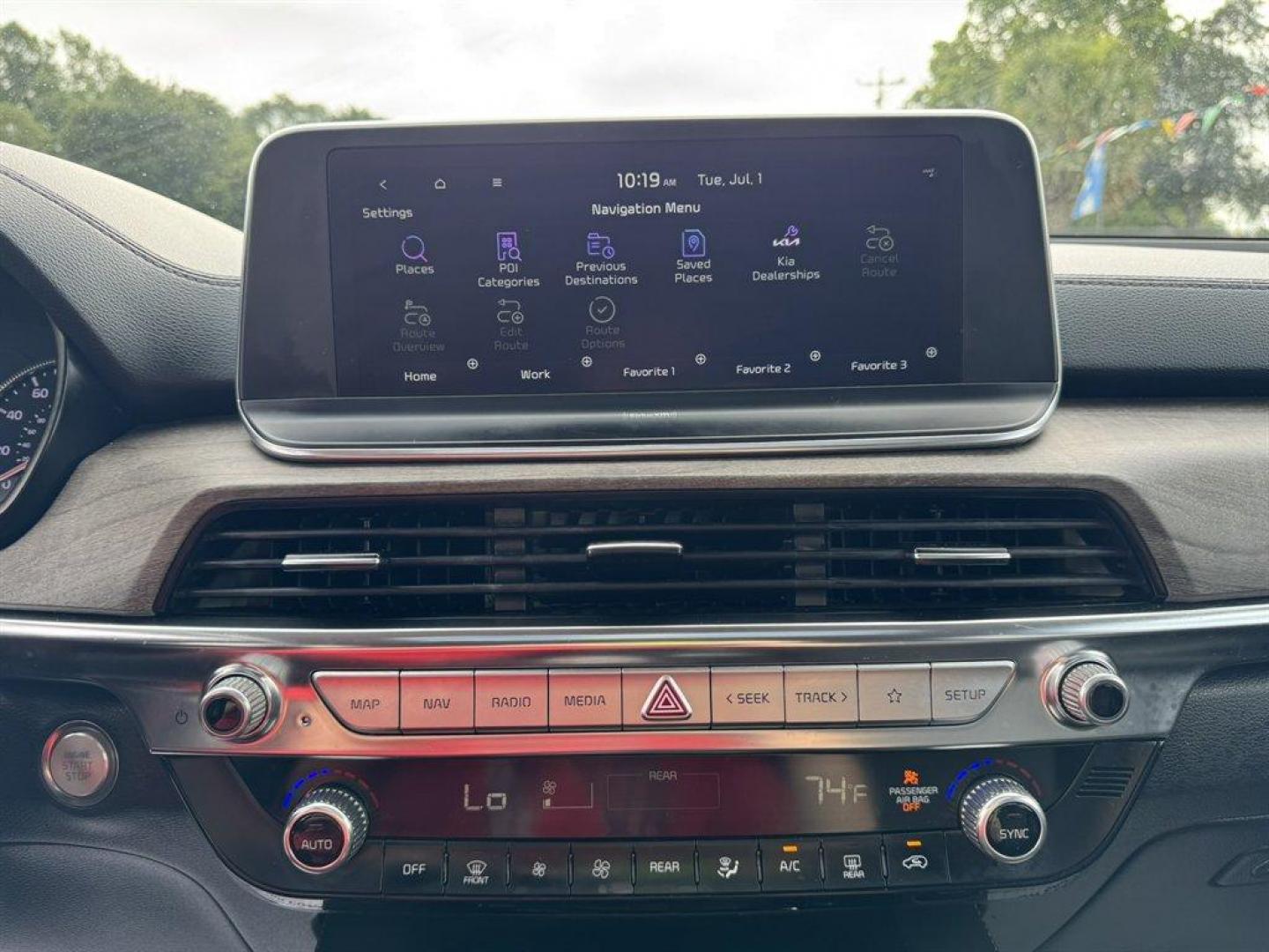 2022 Black /Black Kia Telluride (5XYP34HC6NG) with an 3.8l V6 DI Dohc 3.8l engine, Automatic transmission, located at 745 East Steele Rd., West Columbia, SC, 29170, (803) 755-9148, 33.927212, -81.148483 - Special Intrenet Price! 2022 Kia Telluride with AM/FM raido, Bluetooth, Backup camera, Navigation, Sunroof, Leather interior, 3rd row seating, Powered liftgate, Powered windows, Powered door locks, Plus more! - Photo#15