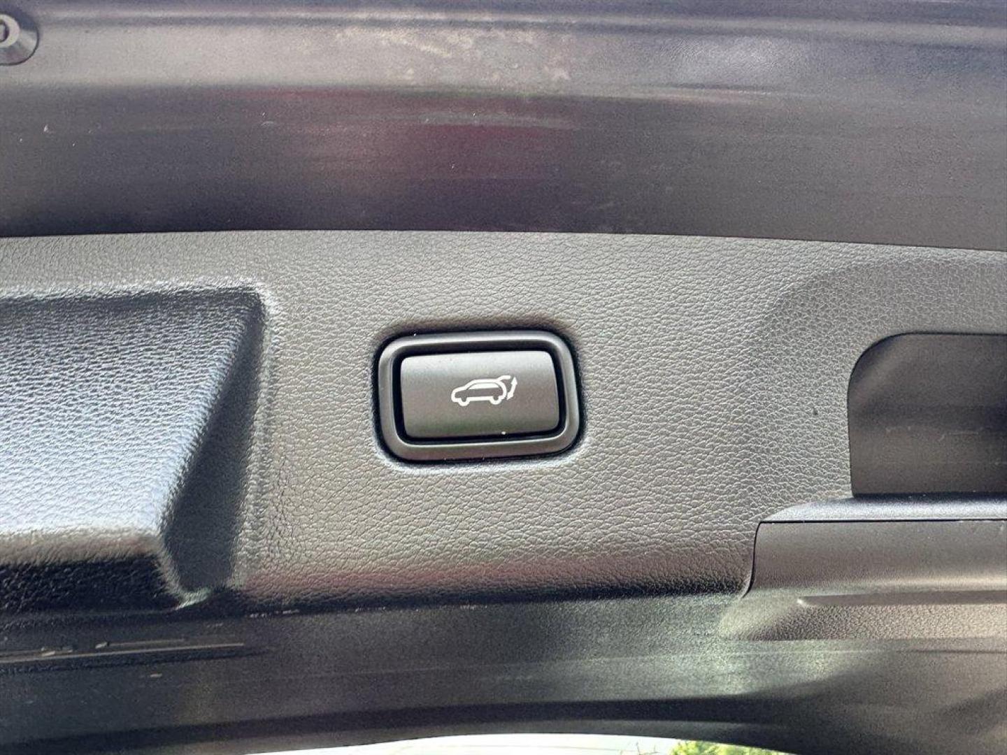 2022 Black /Black Kia Telluride (5XYP34HC6NG) with an 3.8l V6 DI Dohc 3.8l engine, Automatic transmission, located at 745 East Steele Rd., West Columbia, SC, 29170, (803) 755-9148, 33.927212, -81.148483 - Special Intrenet Price! 2022 Kia Telluride with AM/FM raido, Bluetooth, Backup camera, Navigation, Sunroof, Leather interior, 3rd row seating, Powered liftgate, Powered windows, Powered door locks, Plus more! - Photo#36