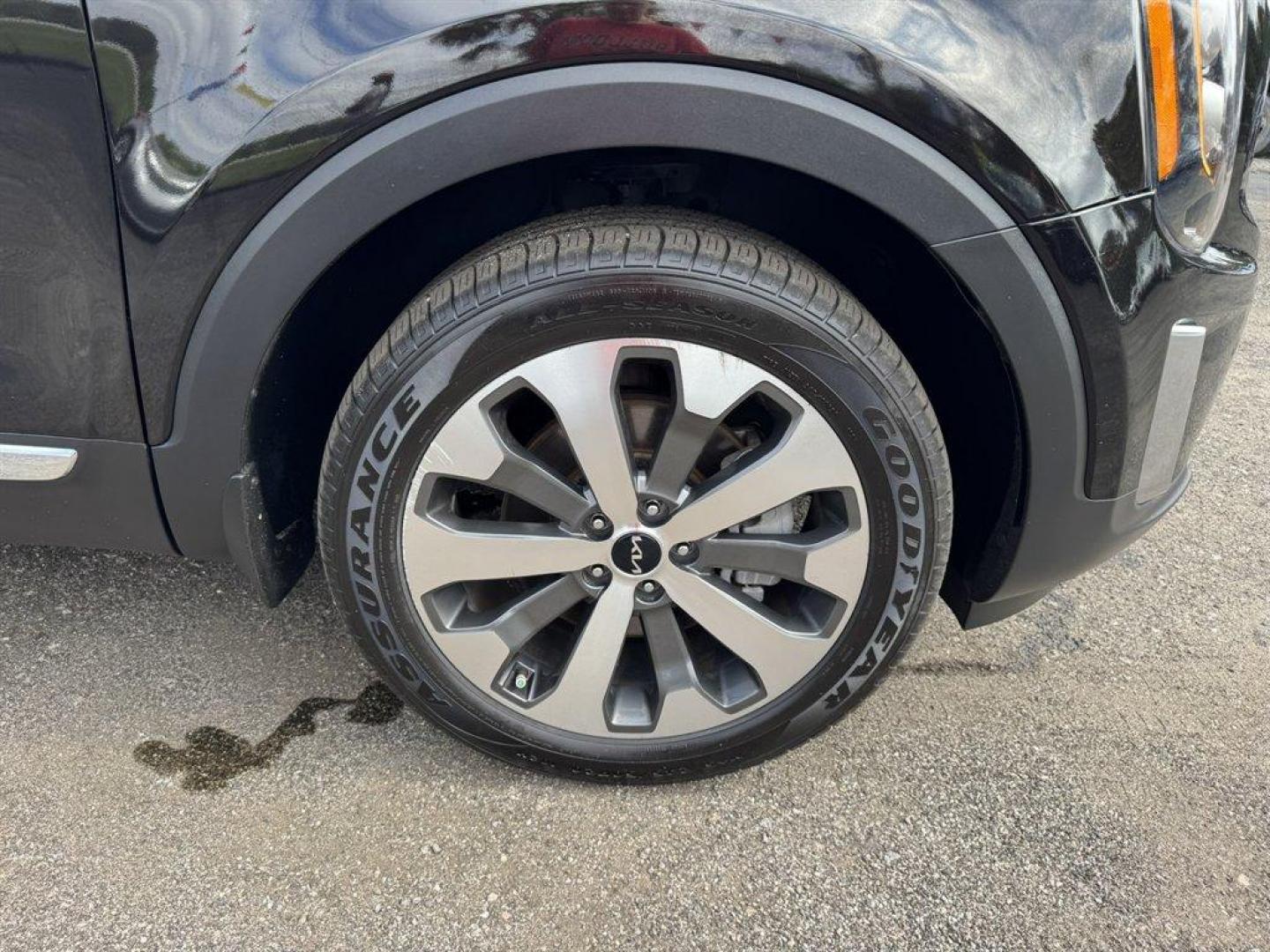 2022 Black /Black Kia Telluride (5XYP34HC6NG) with an 3.8l V6 DI Dohc 3.8l engine, Automatic transmission, located at 745 East Steele Rd., West Columbia, SC, 29170, (803) 755-9148, 33.927212, -81.148483 - Special Intrenet Price! 2022 Kia Telluride with AM/FM raido, Bluetooth, Backup camera, Navigation, Sunroof, Leather interior, 3rd row seating, Powered liftgate, Powered windows, Powered door locks, Plus more! - Photo#37