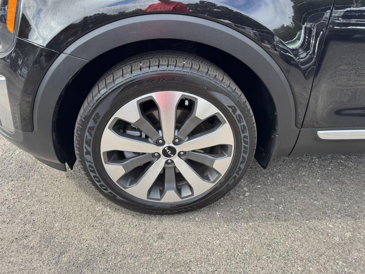 2022 Black /Black Kia Telluride (5XYP34HC6NG) with an 3.8l V6 DI Dohc 3.8l engine, Automatic transmission, located at 745 East Steele Rd., West Columbia, SC, 29170, (803) 755-9148, 33.927212, -81.148483 - Special Intrenet Price! 2022 Kia Telluride with AM/FM raido, Bluetooth, Backup camera, Navigation, Sunroof, Leather interior, 3rd row seating, Powered liftgate, Powered windows, Powered door locks, Plus more! - Photo#40